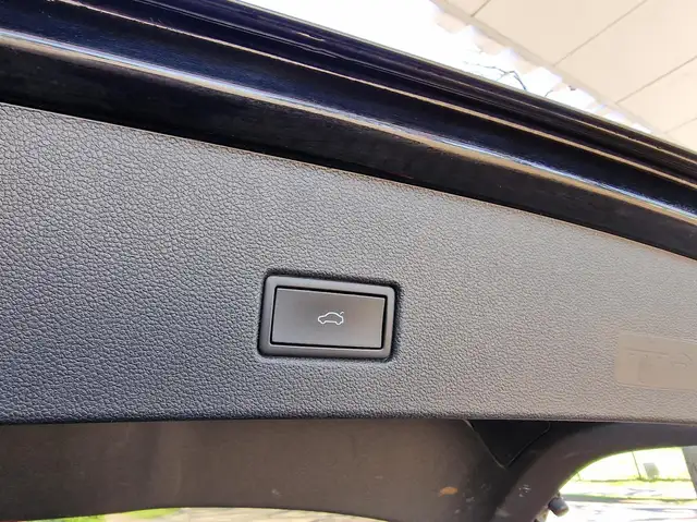 Volkswagen T-Roc view 14