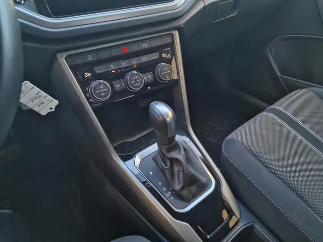 Volkswagen T-Roc view 11