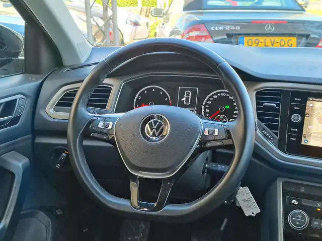 Volkswagen T-Roc view 13