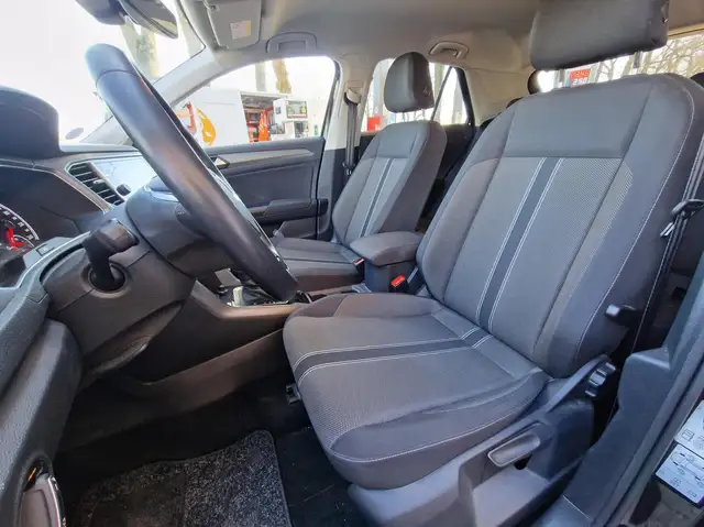 Volkswagen T-Roc view 4
