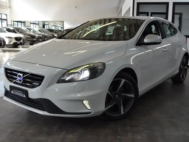 Volvo V40 1.6 D2 R-DESIGN Momentum UniPro/Navi/Xenon/Pelle
