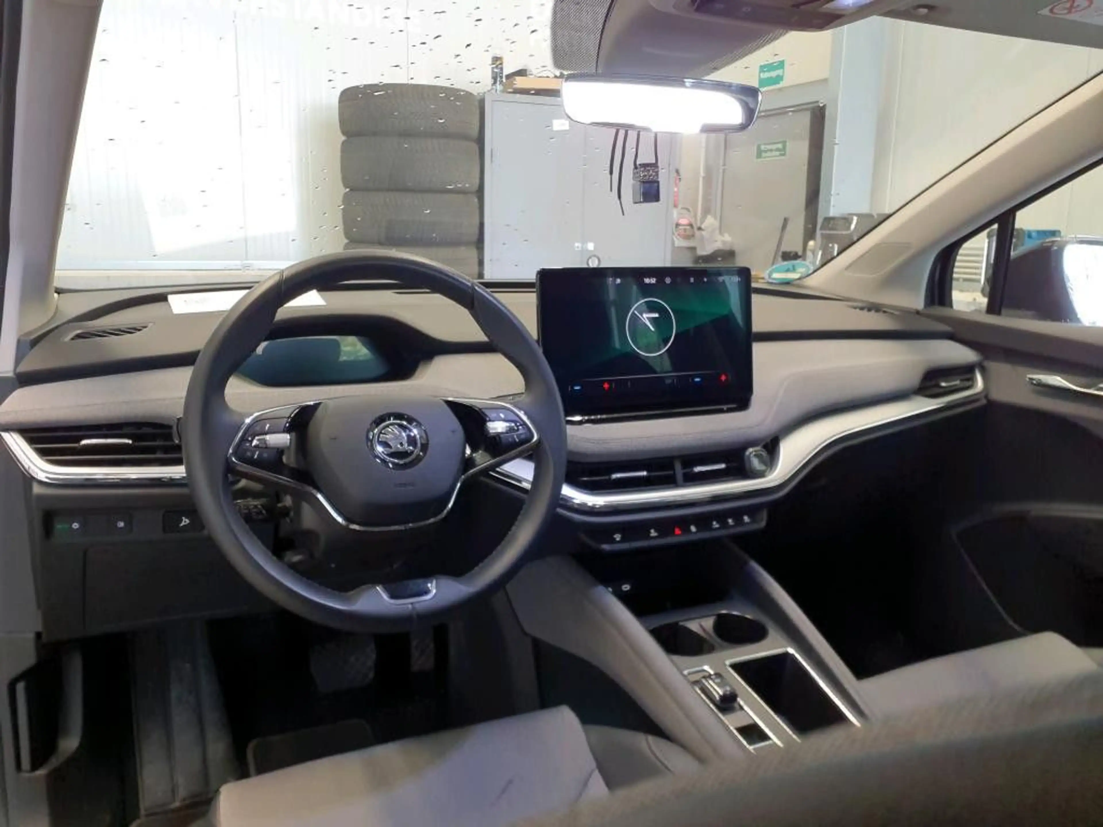Skoda Enyaq 50 Loft — photo 6