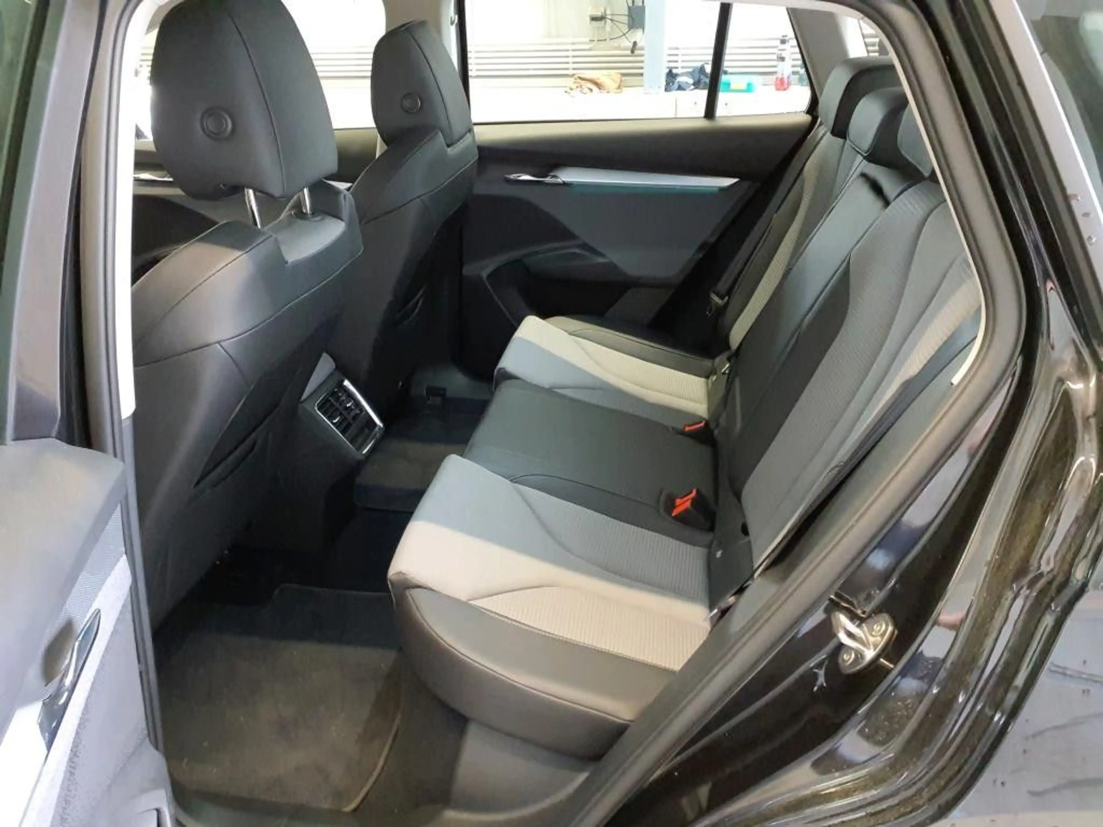 Skoda Enyaq 50 Loft — photo 9