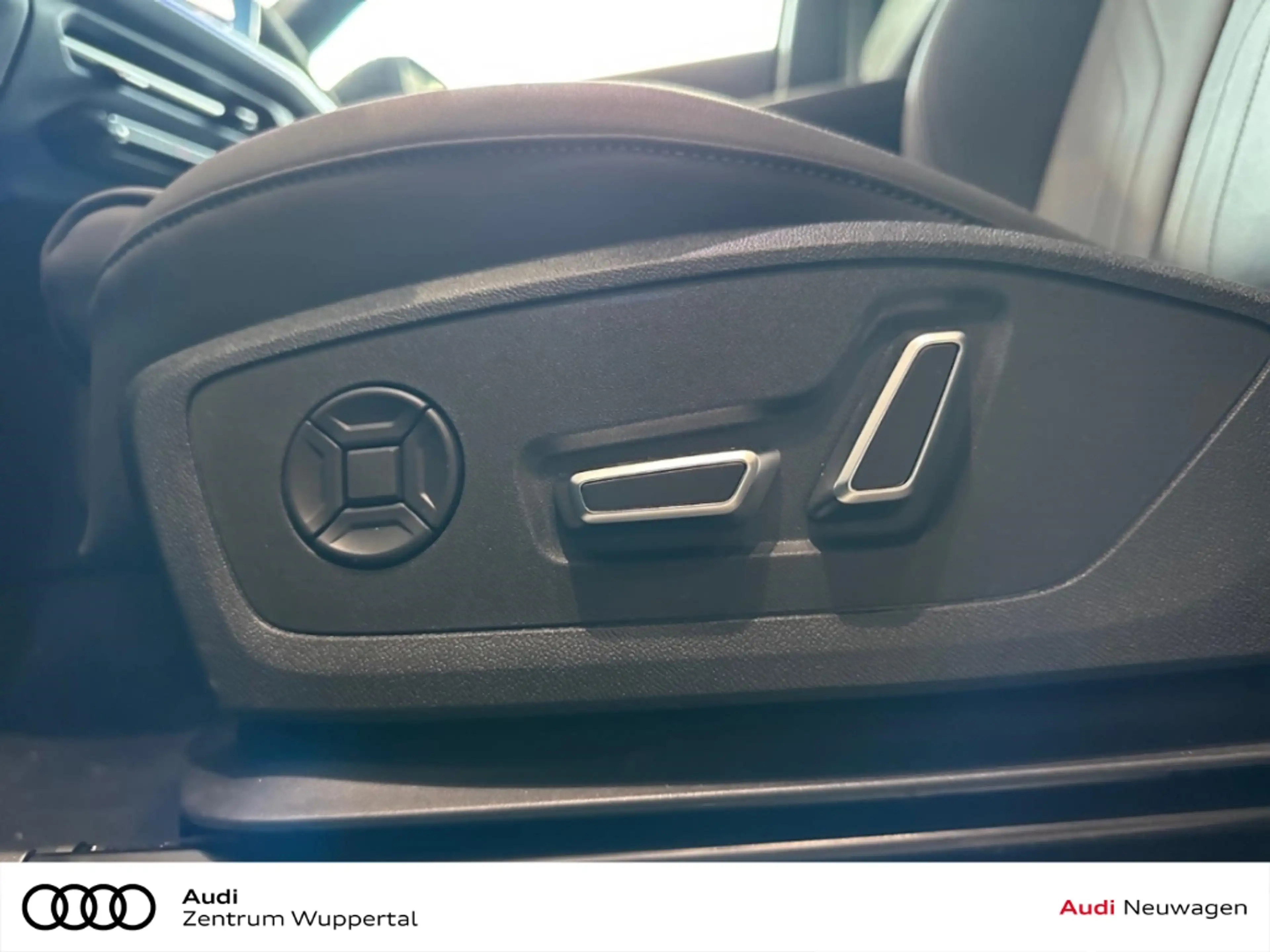 Audi Q3 SPORTBACK Stronic TFSI quattro 195 kW — photo 11
