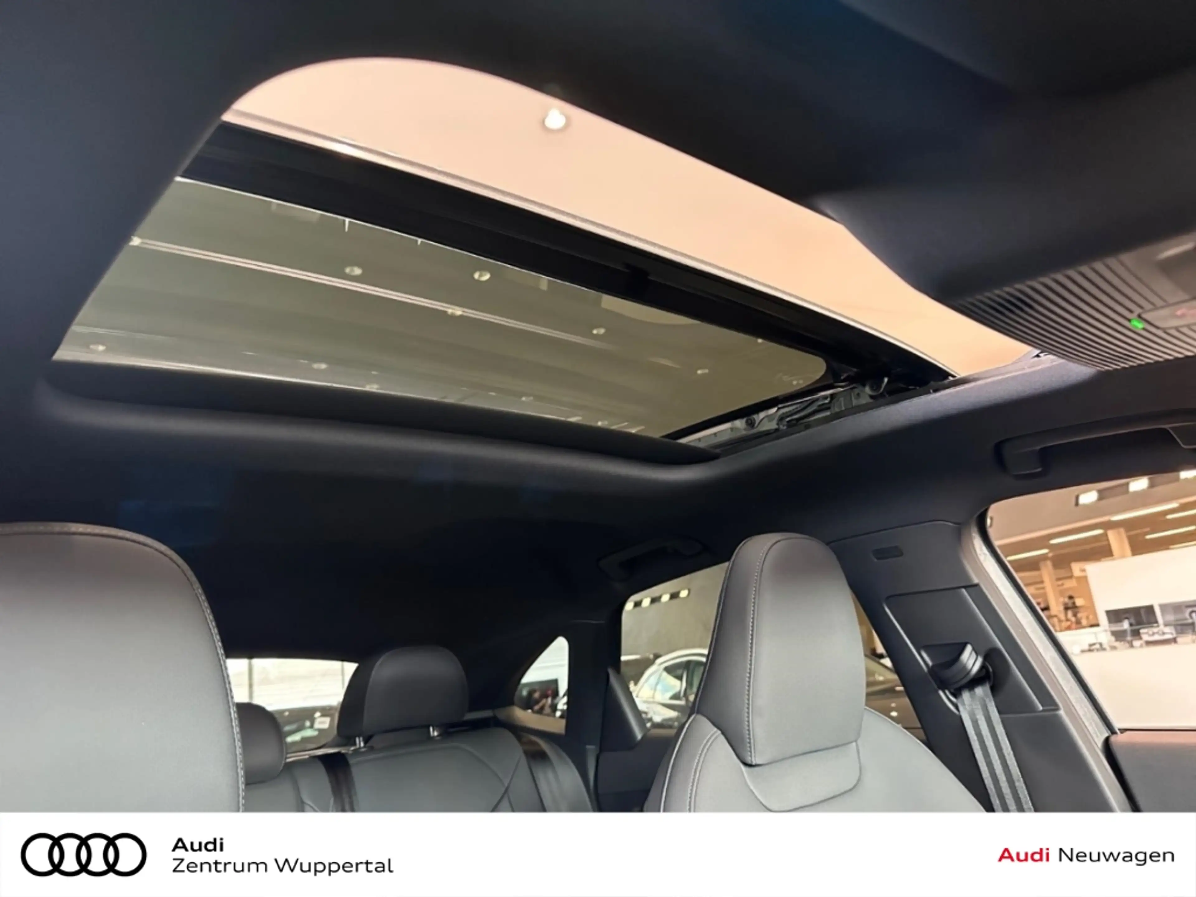 Audi Q3 SPORTBACK Stronic TFSI quattro 195 kW — photo 12