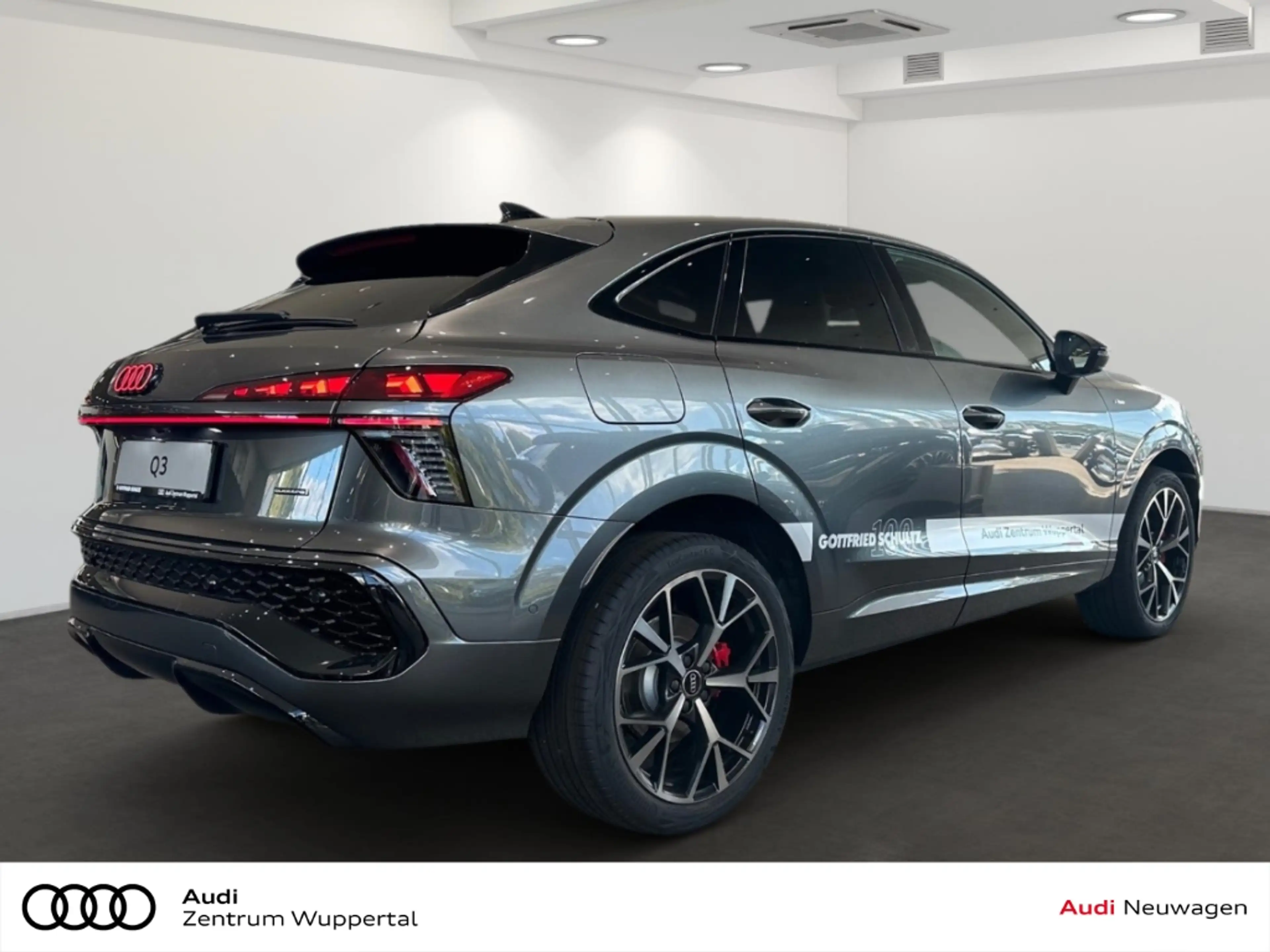 Audi Q3 SPORTBACK Stronic TFSI quattro 195 kW — photo 4