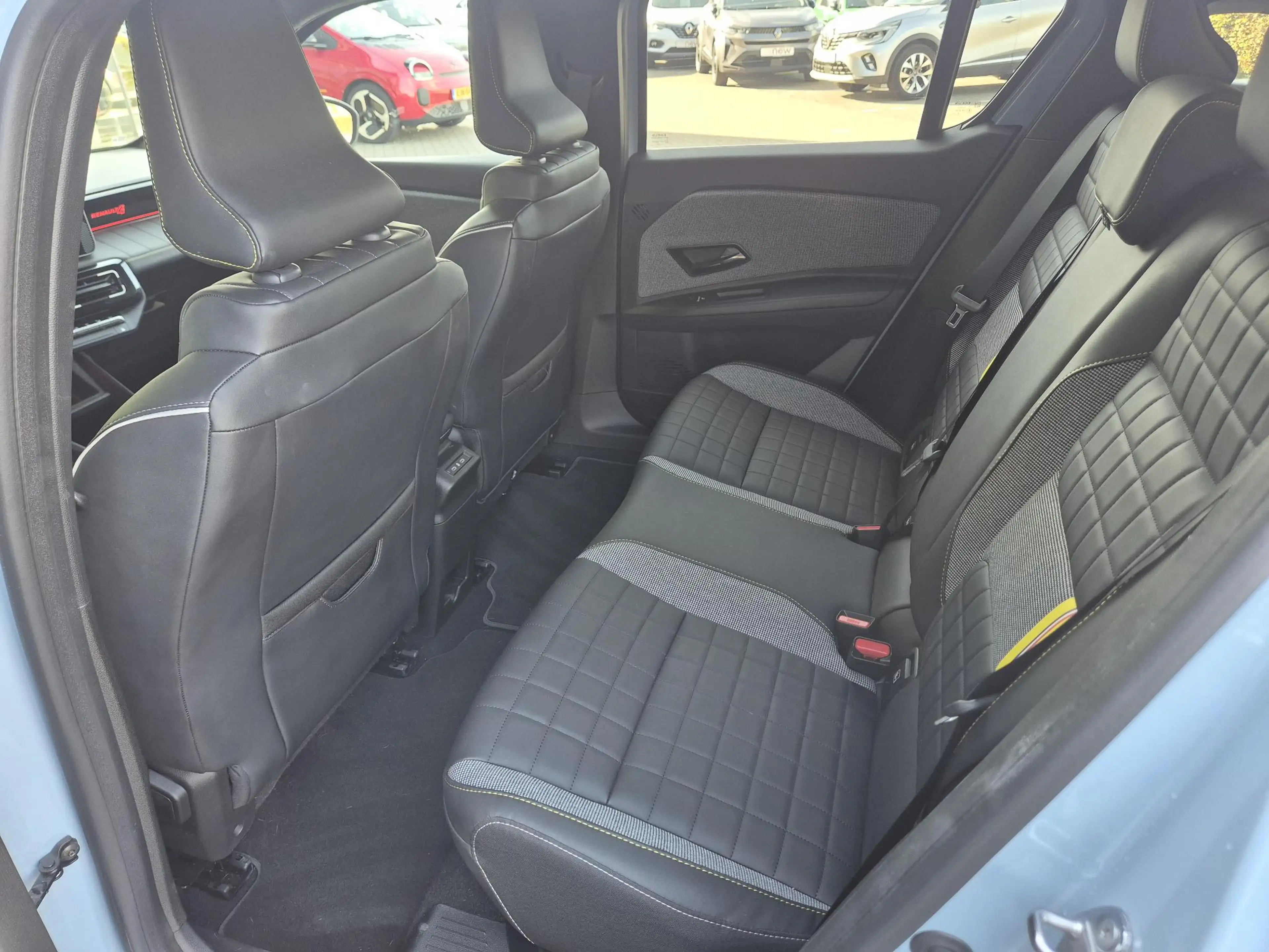 Renault R 4 comfort range iconic 52 kWh Harman/kardon audiosys — photo 27
