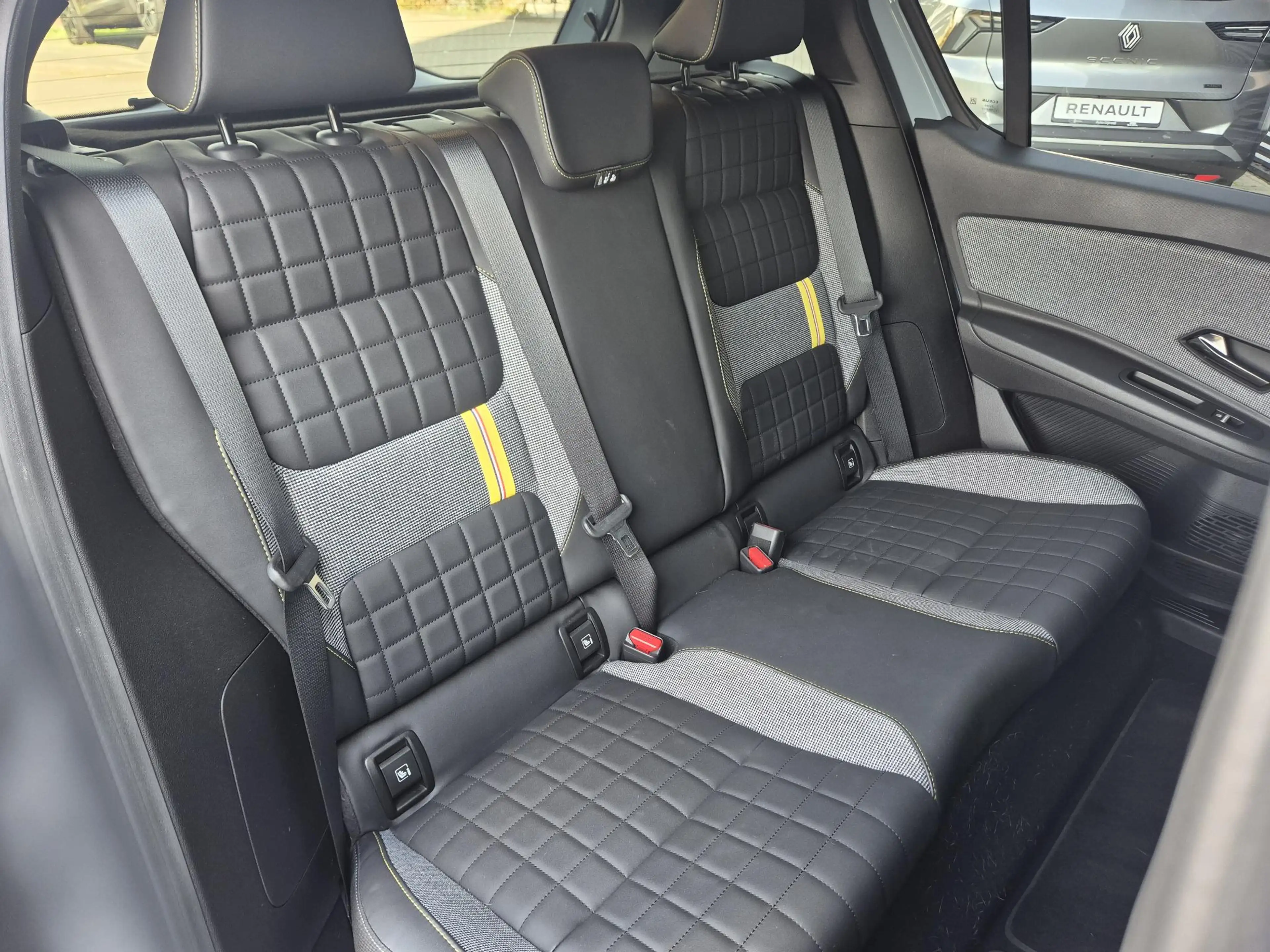 Renault R 4 comfort range iconic 52 kWh Harman/kardon audiosys — photo 31