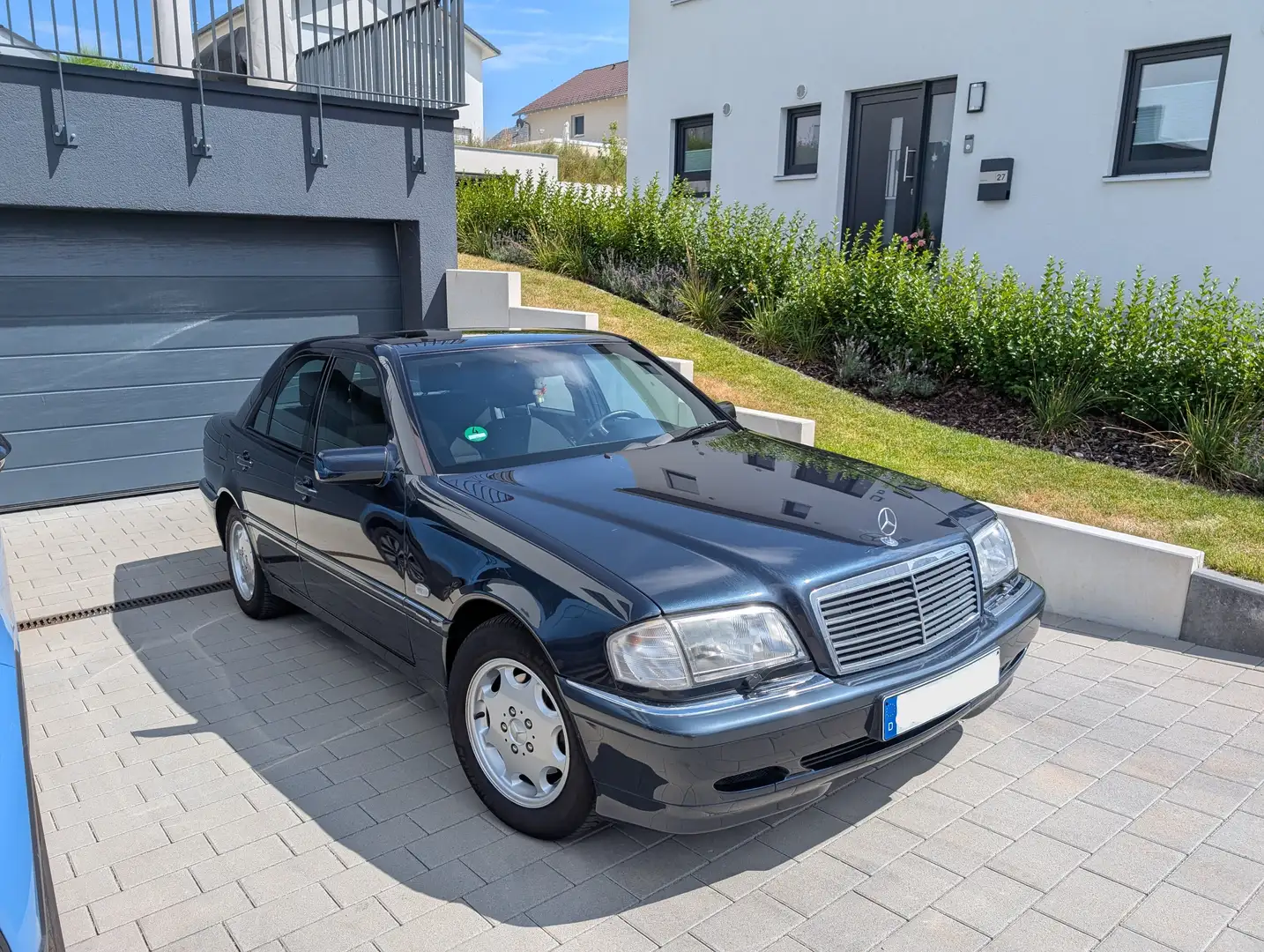 Mercedes-Benz C 240 W202Elegance Xenon KiSitz SHD SoRollo MBAudio Temp Schwarz - 1