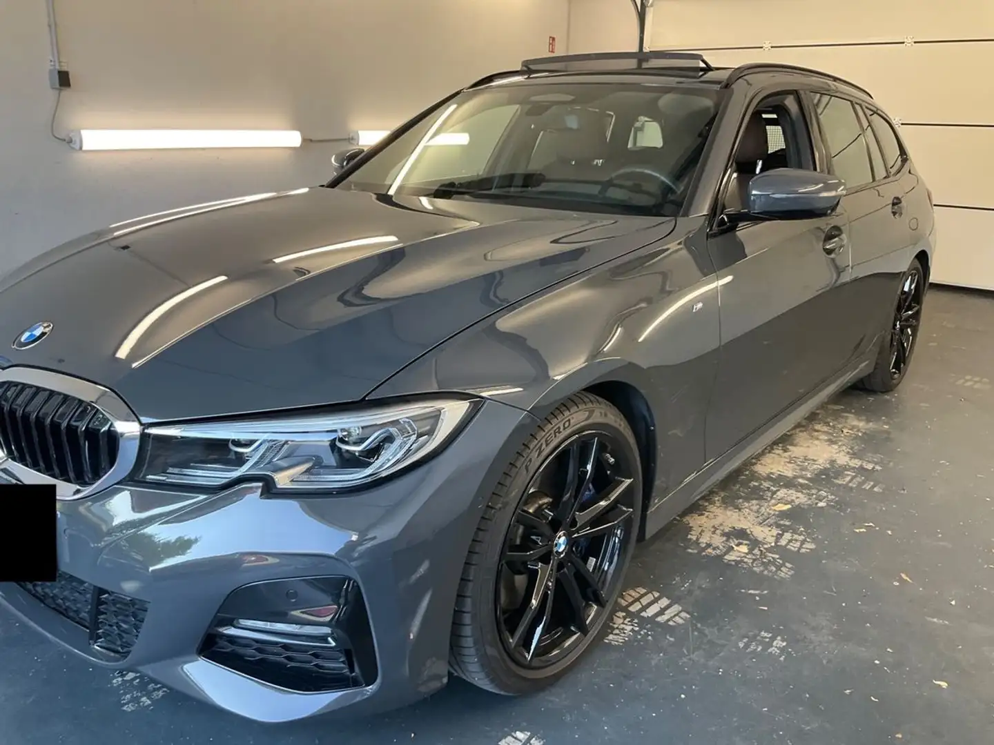 BMW 330 I XDRIVE M SPORT+STANDHEIZUNG+LEDER+PANO+AHK Grijs - 1