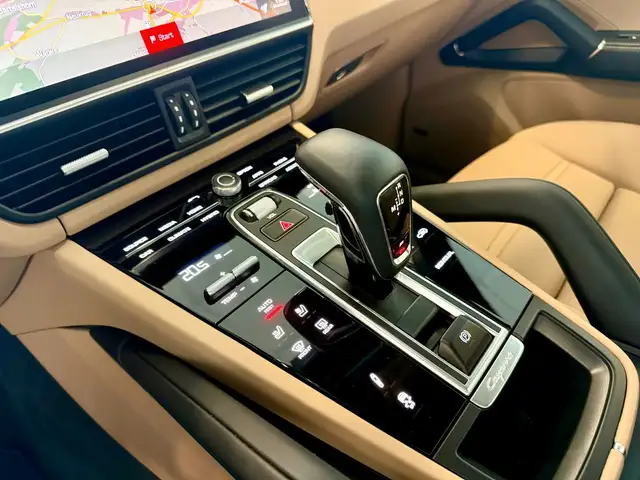 Porsche Cayenne view 19