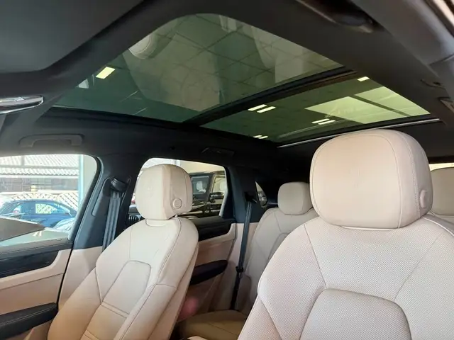 Porsche Cayenne view 8
