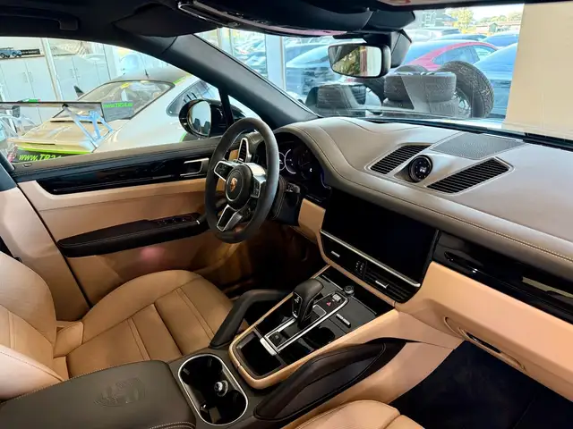 Porsche Cayenne view 15