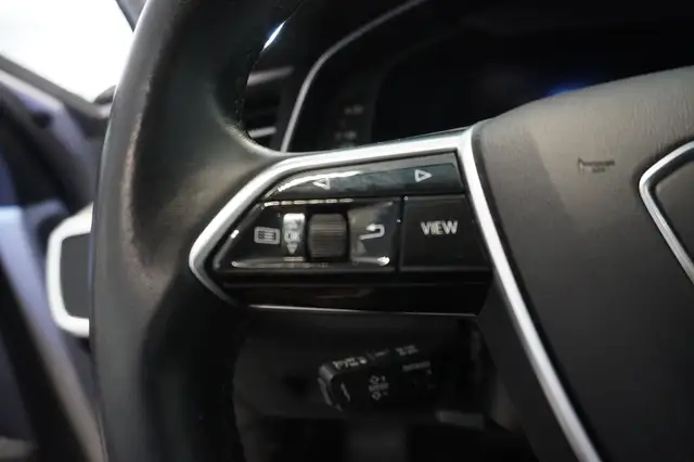 Audi A6 view 12
