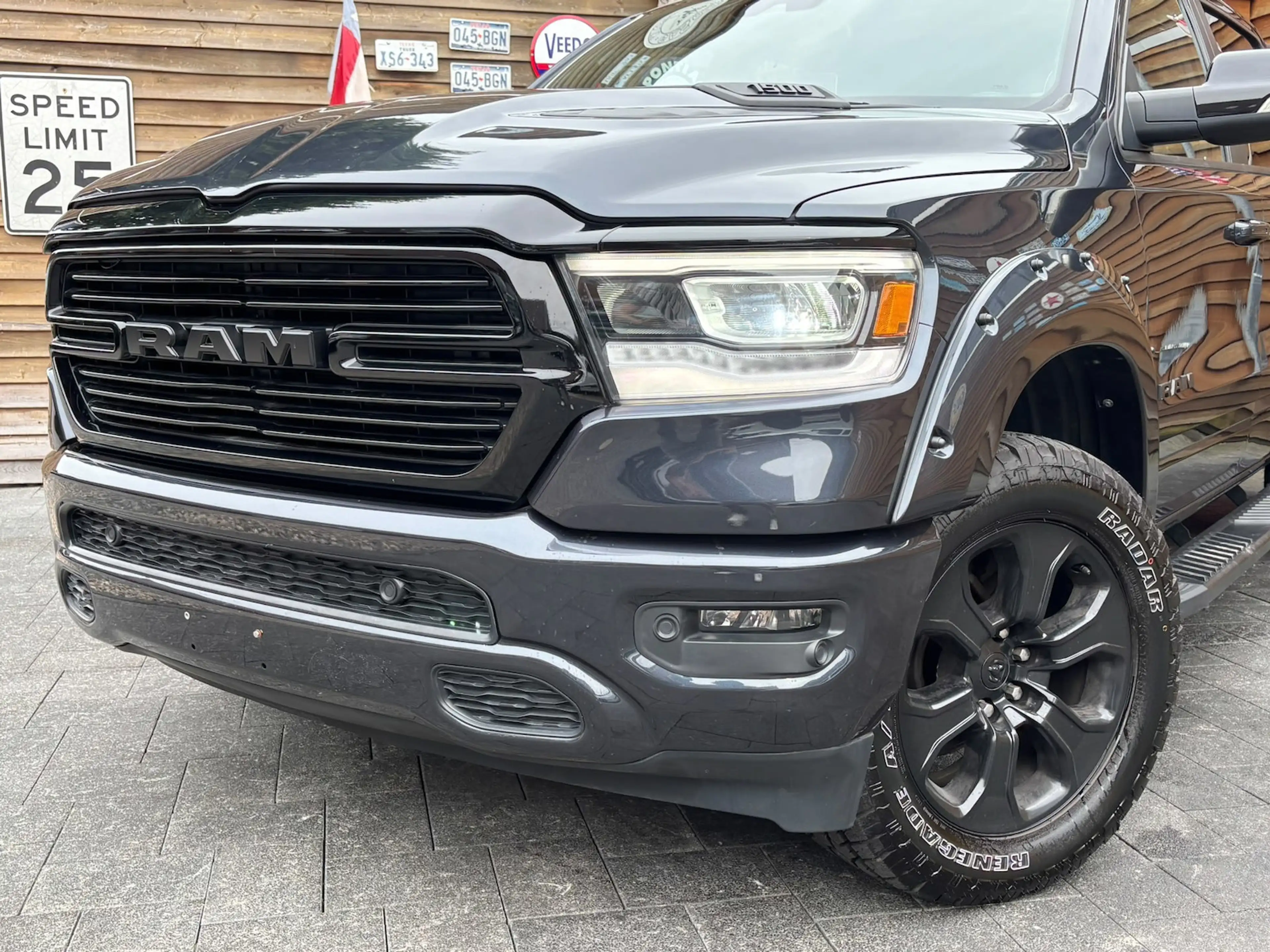 Dodge RAM 1500 Laramie 5.7L PANO 4x4 AHK — photo 6