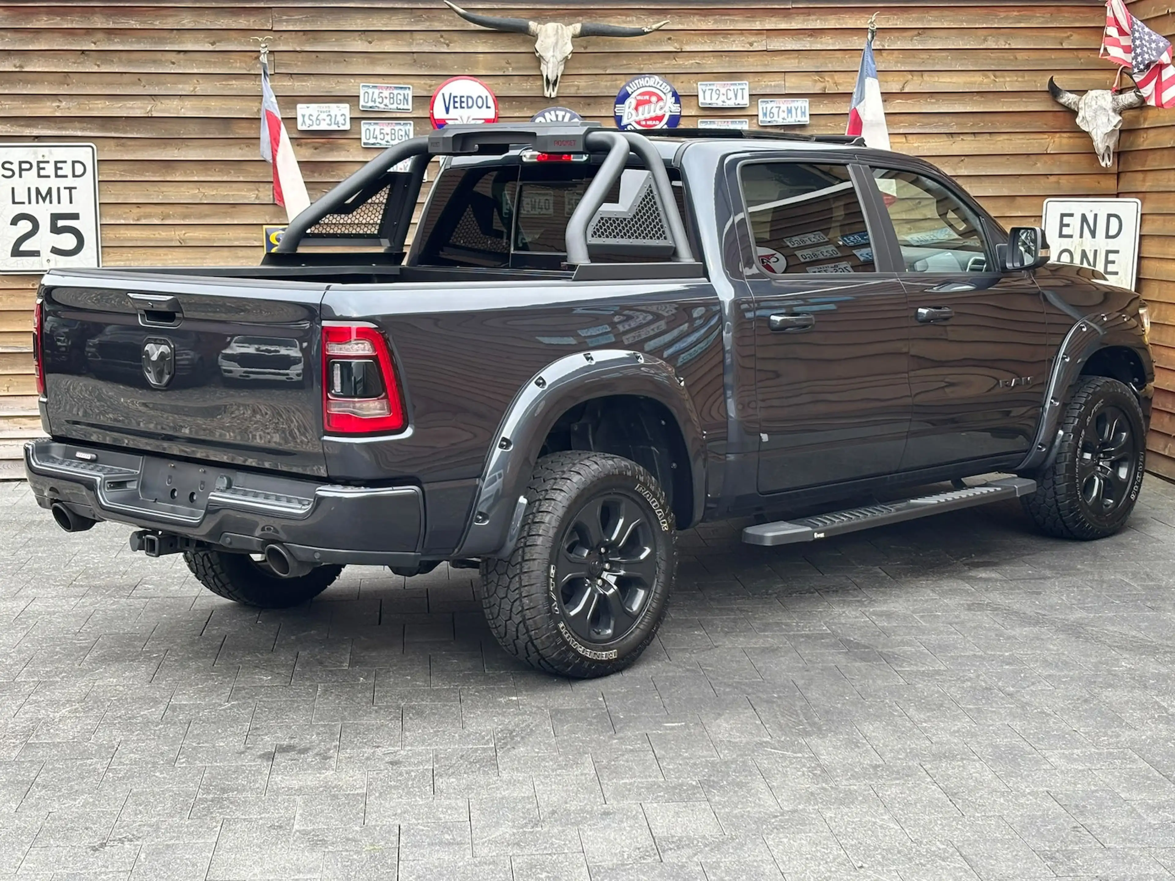 Dodge RAM 1500 Laramie 5.7L PANO 4x4 AHK — photo 15