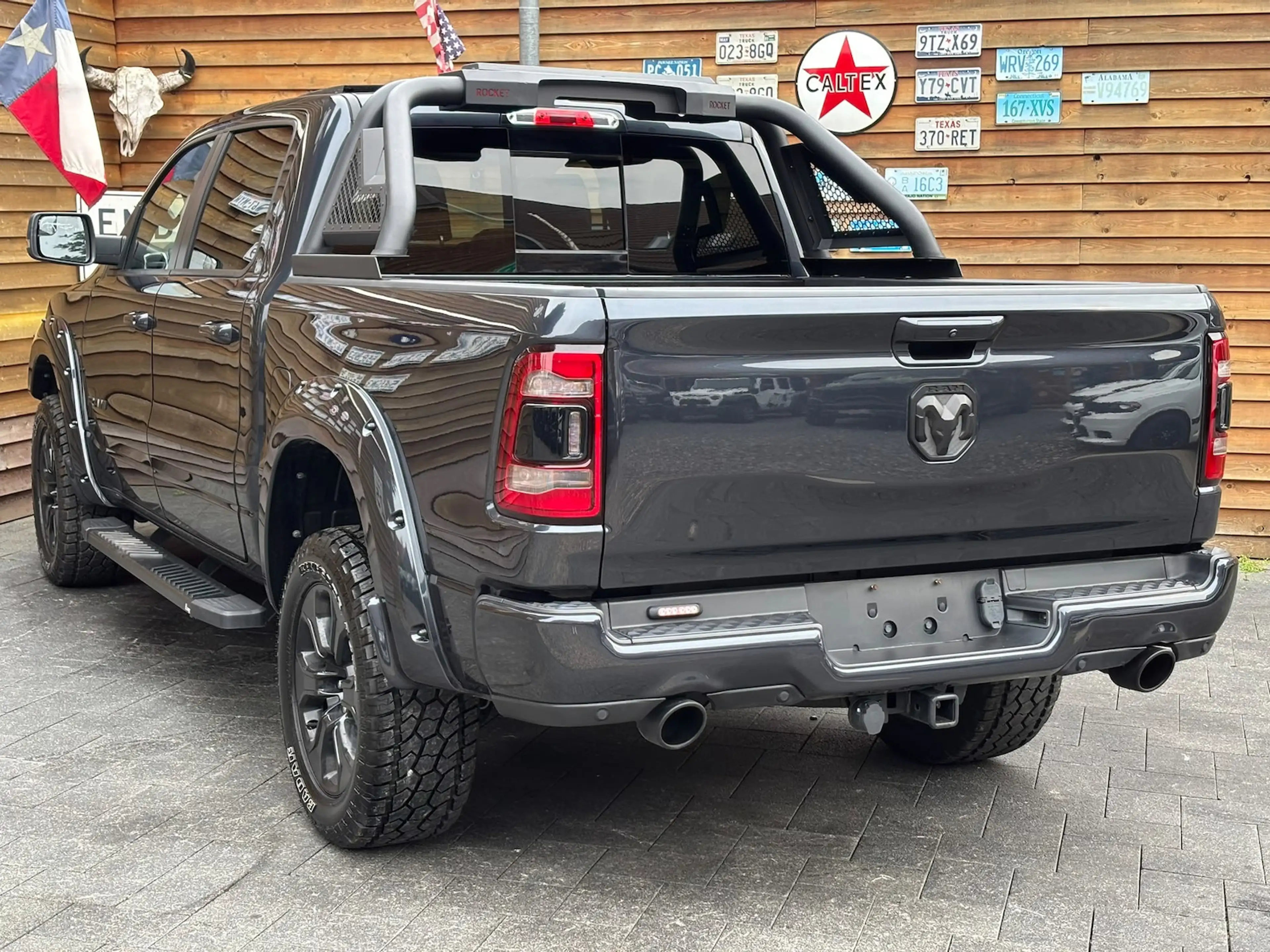 Dodge RAM 1500 Laramie 5.7L PANO 4x4 AHK — photo 12