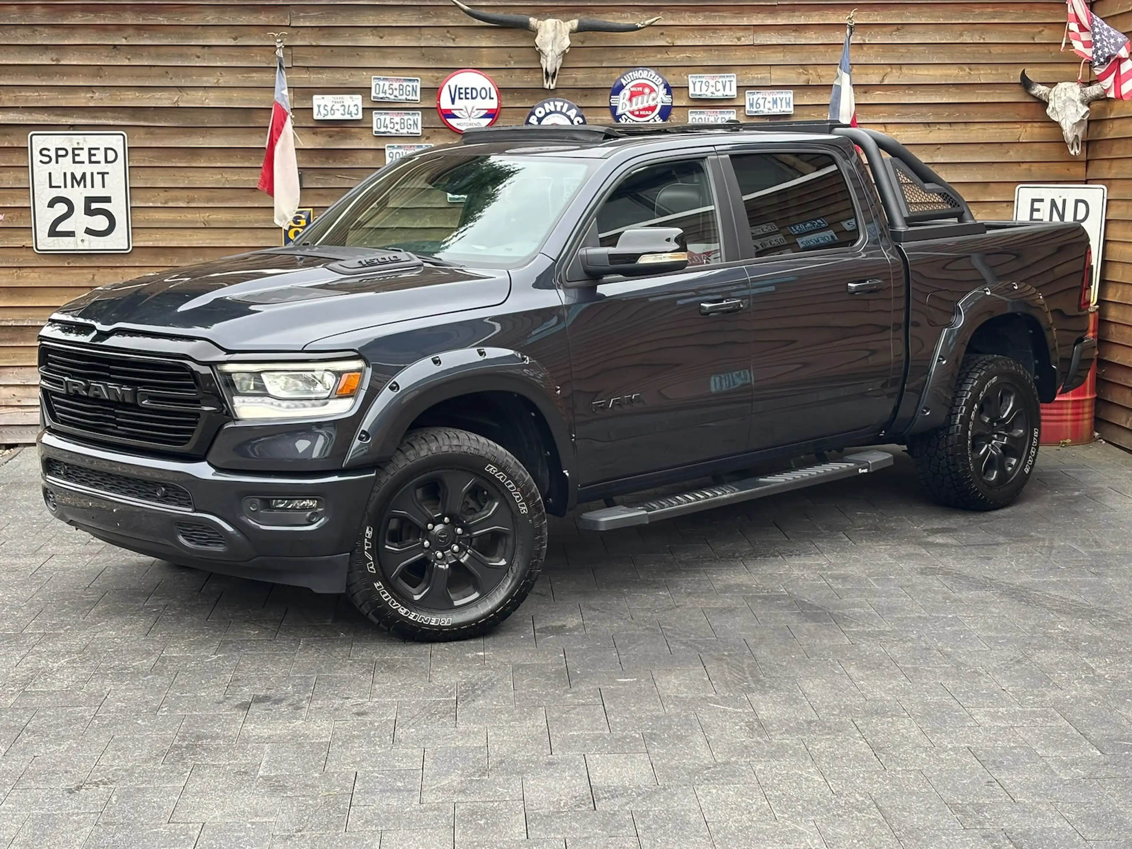 Dodge RAM 1500 Laramie 5.7L PANO 4x4 AHK — photo 7