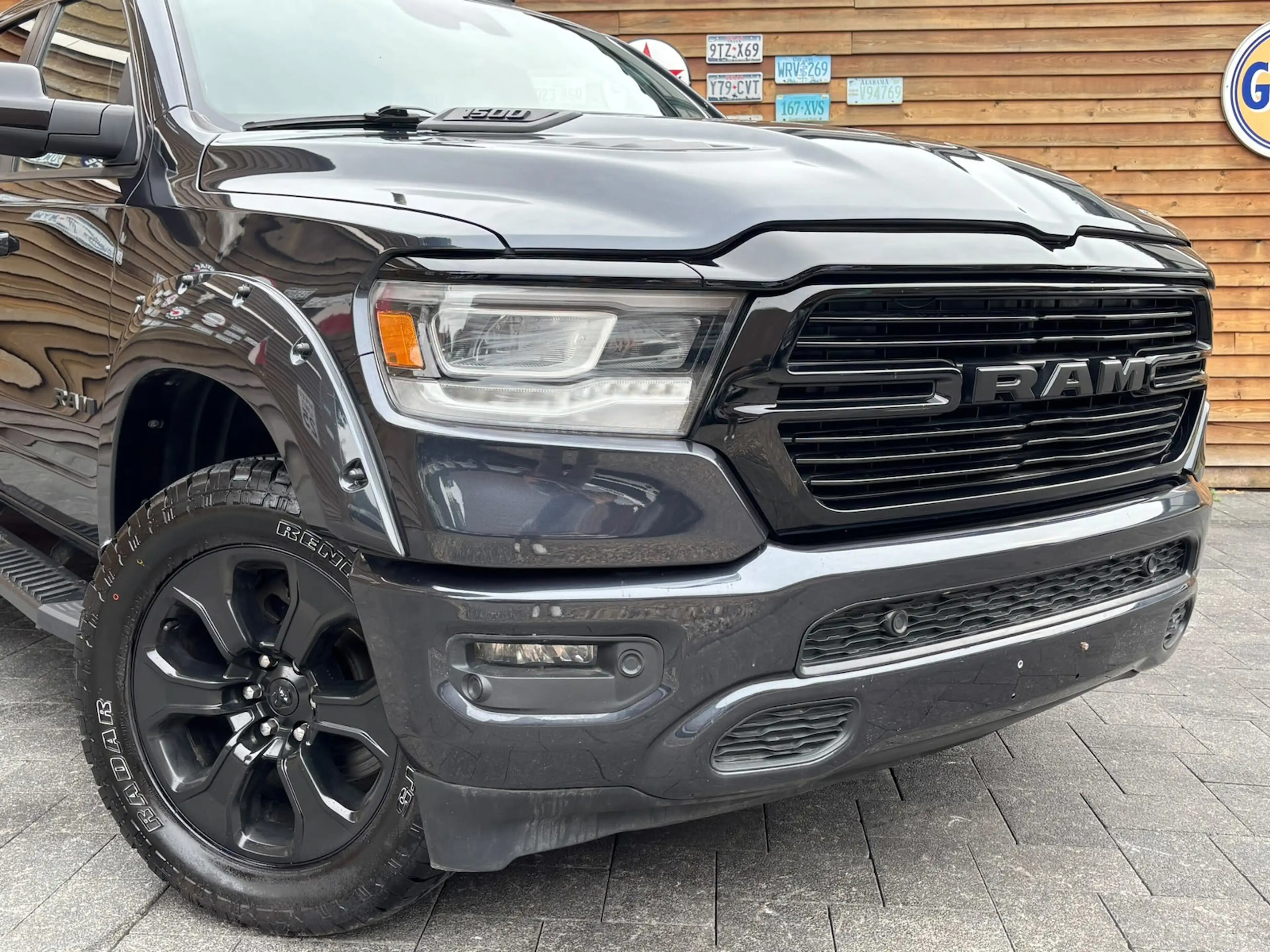 Dodge RAM 1500 Laramie 5.7L PANO 4x4 AHK — photo 3