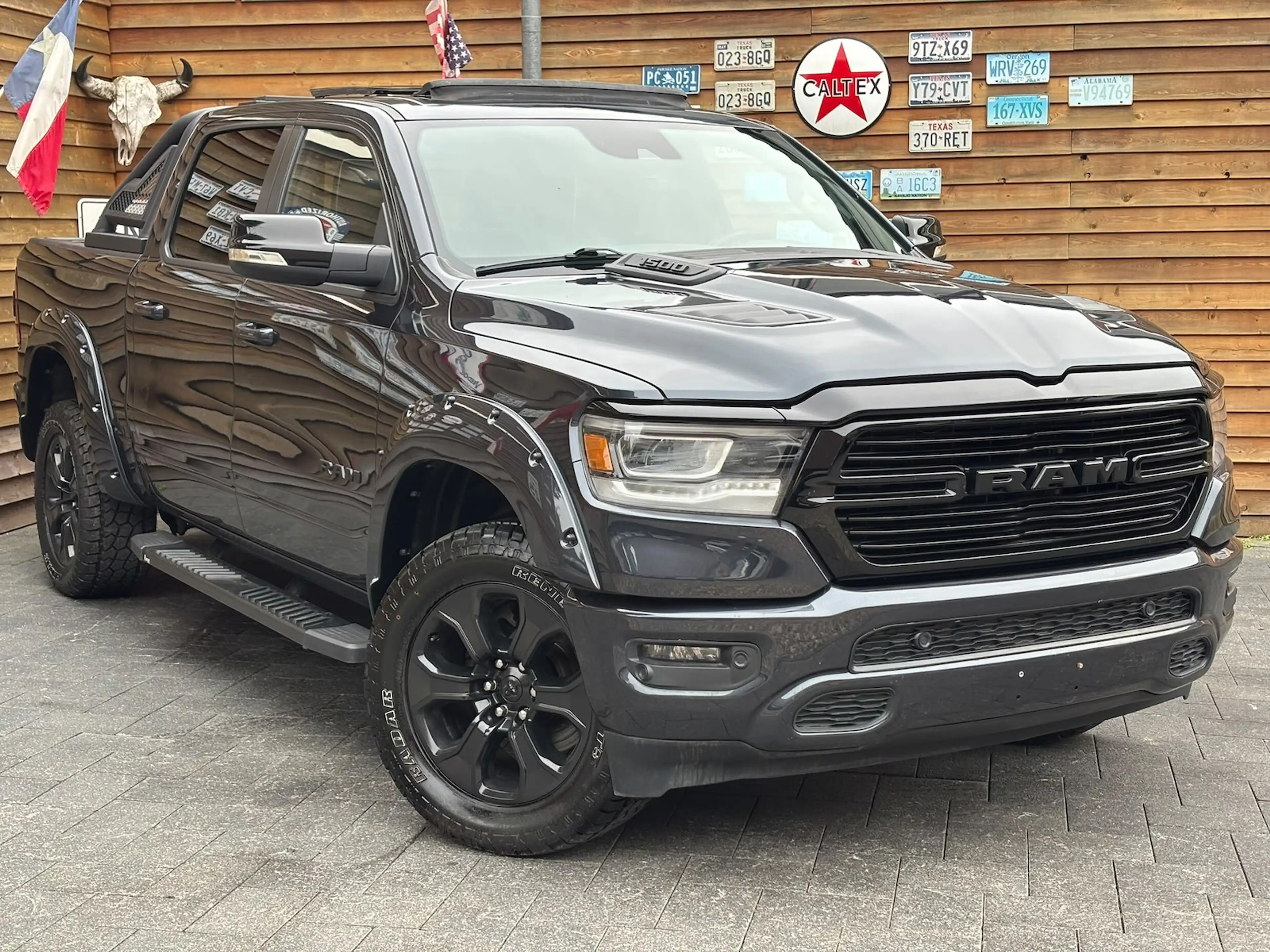 Dodge RAM 1500 Laramie 5.7L PANO 4x4 AHK — photo 2