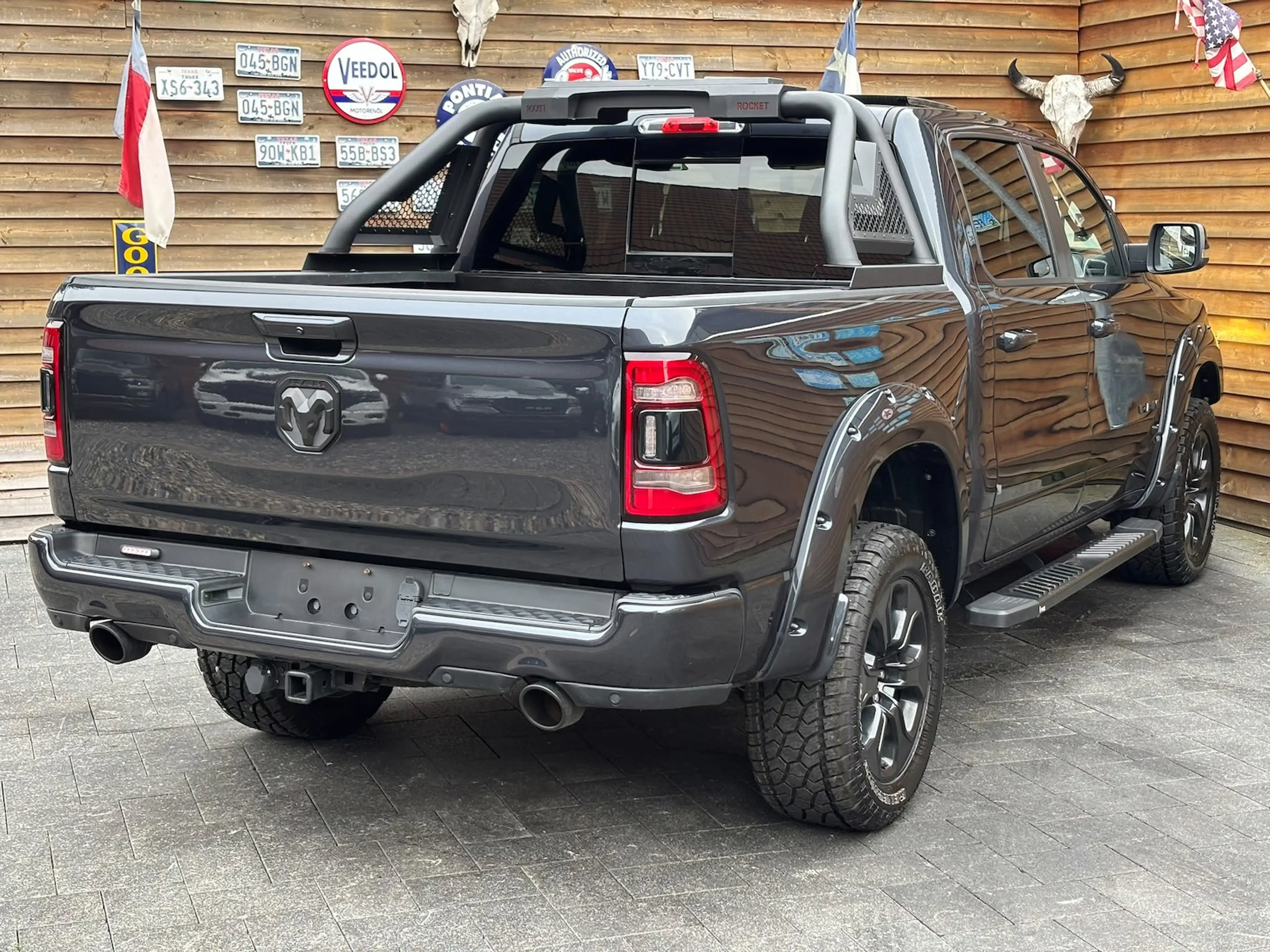 Dodge RAM 1500 Laramie 5.7L PANO 4x4 AHK — photo 14