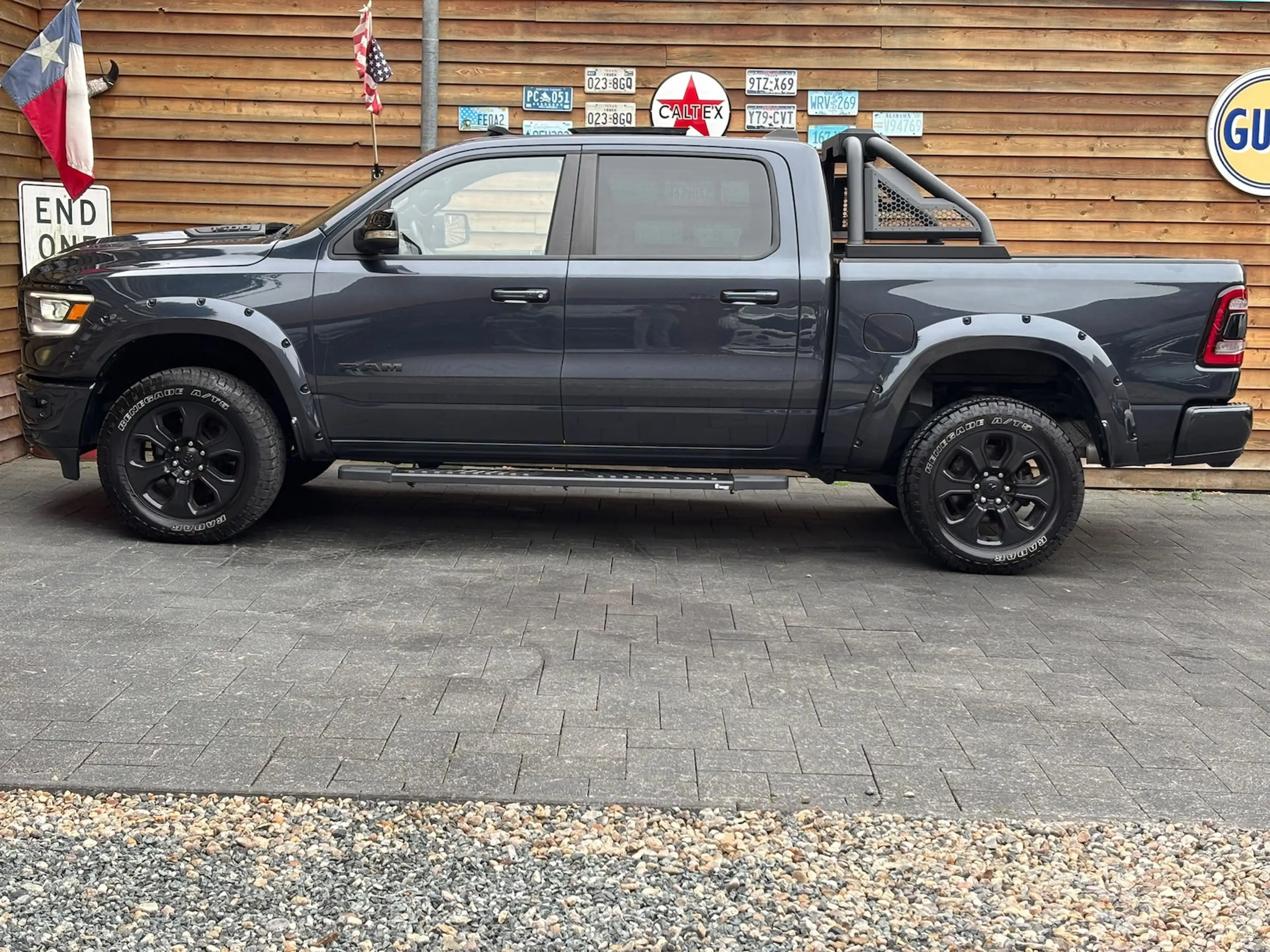 Dodge RAM 1500 Laramie 5.7L PANO 4x4 AHK — photo 8