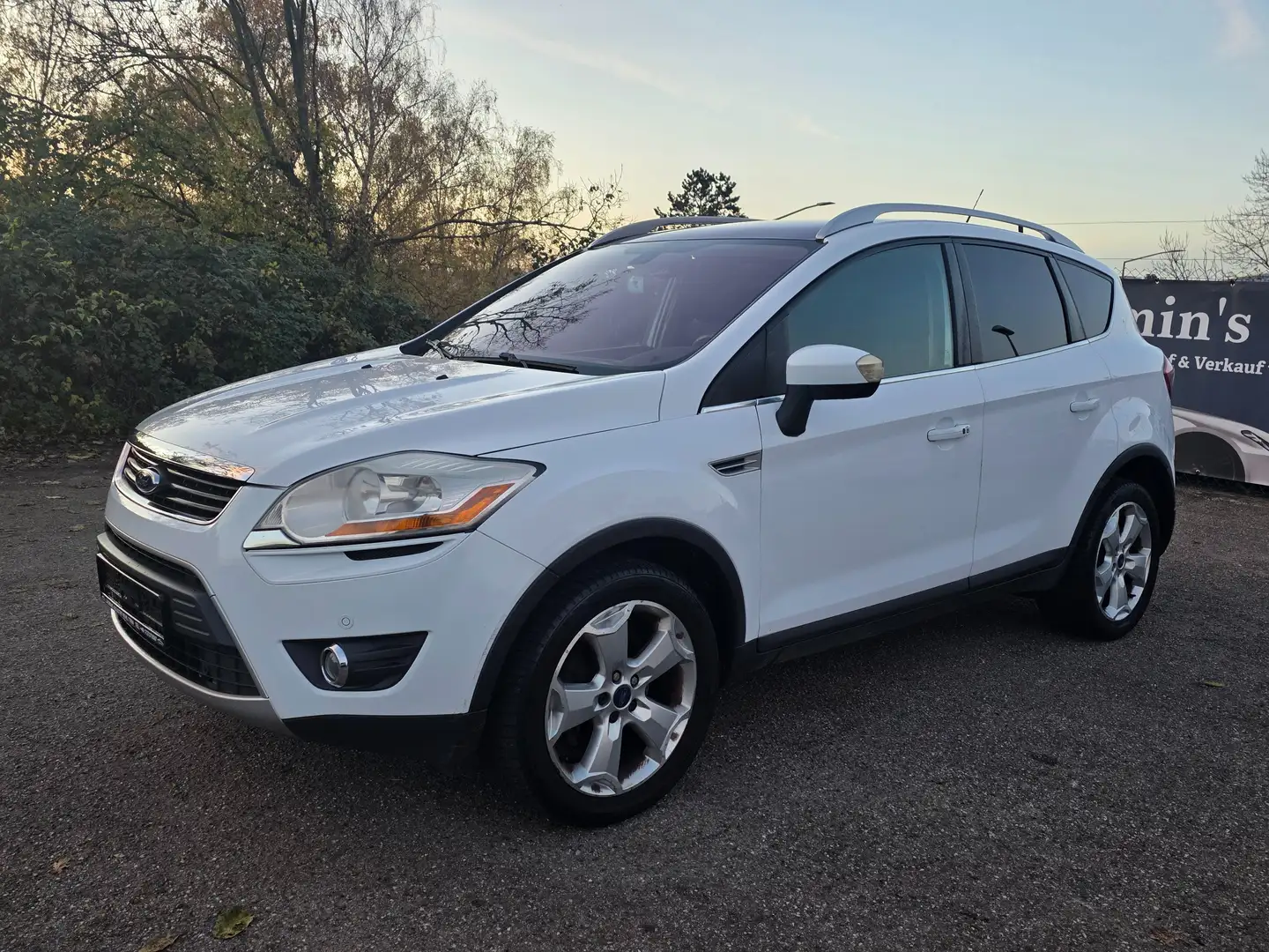 Ford Kuga 2.0 TDCI 4WD 120KW Titanium Leder PanoramadachNavi Weiß - 1