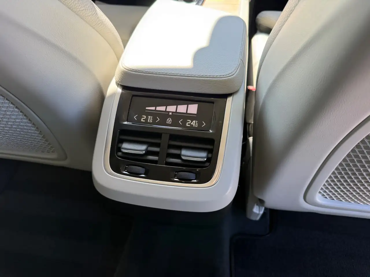 Volvo XC90 B5 (d) AWD automatico 7 posti Ultimate Bright, миниатюра 19