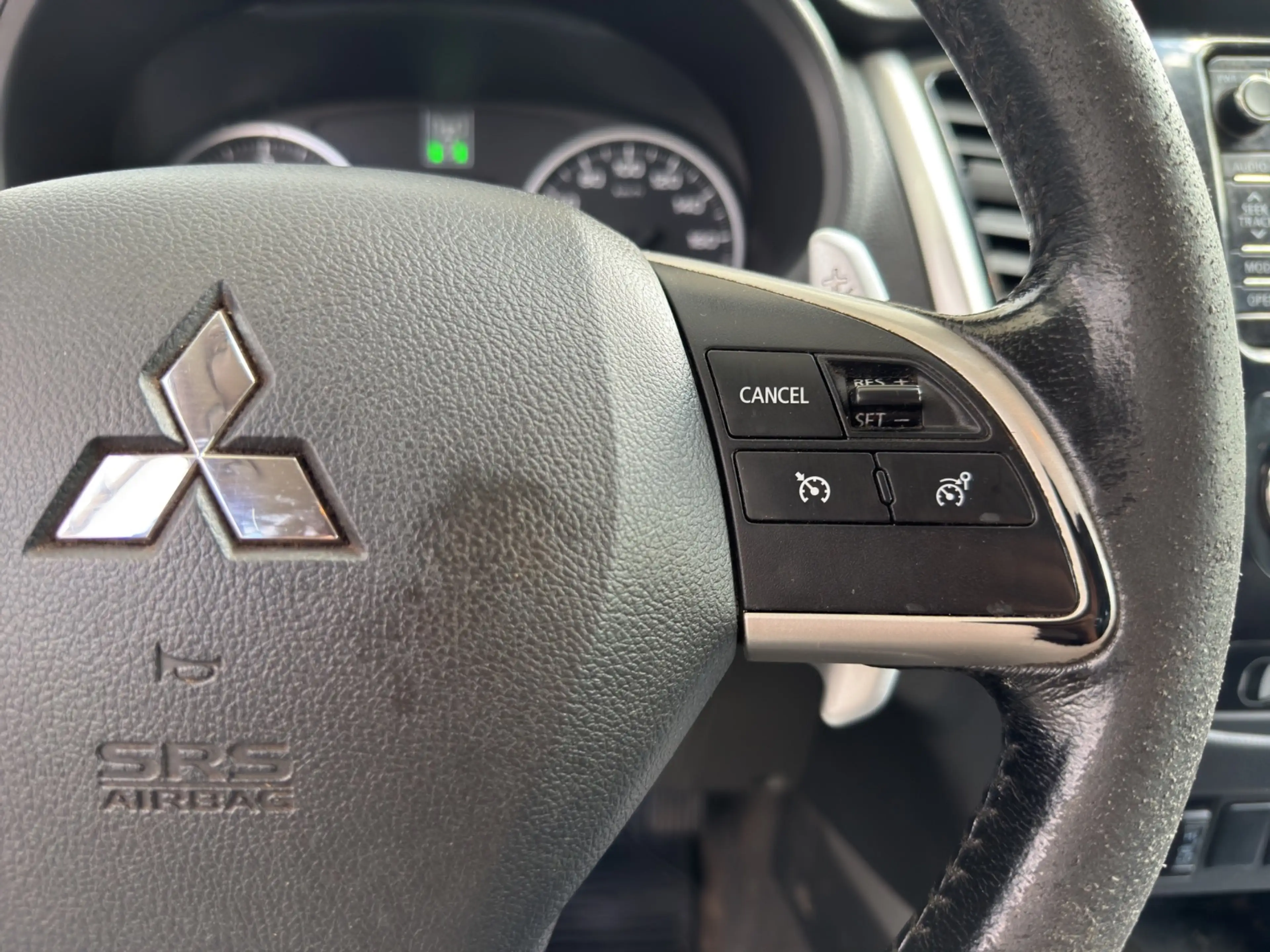 Mitsubishi L200 — photo 13
