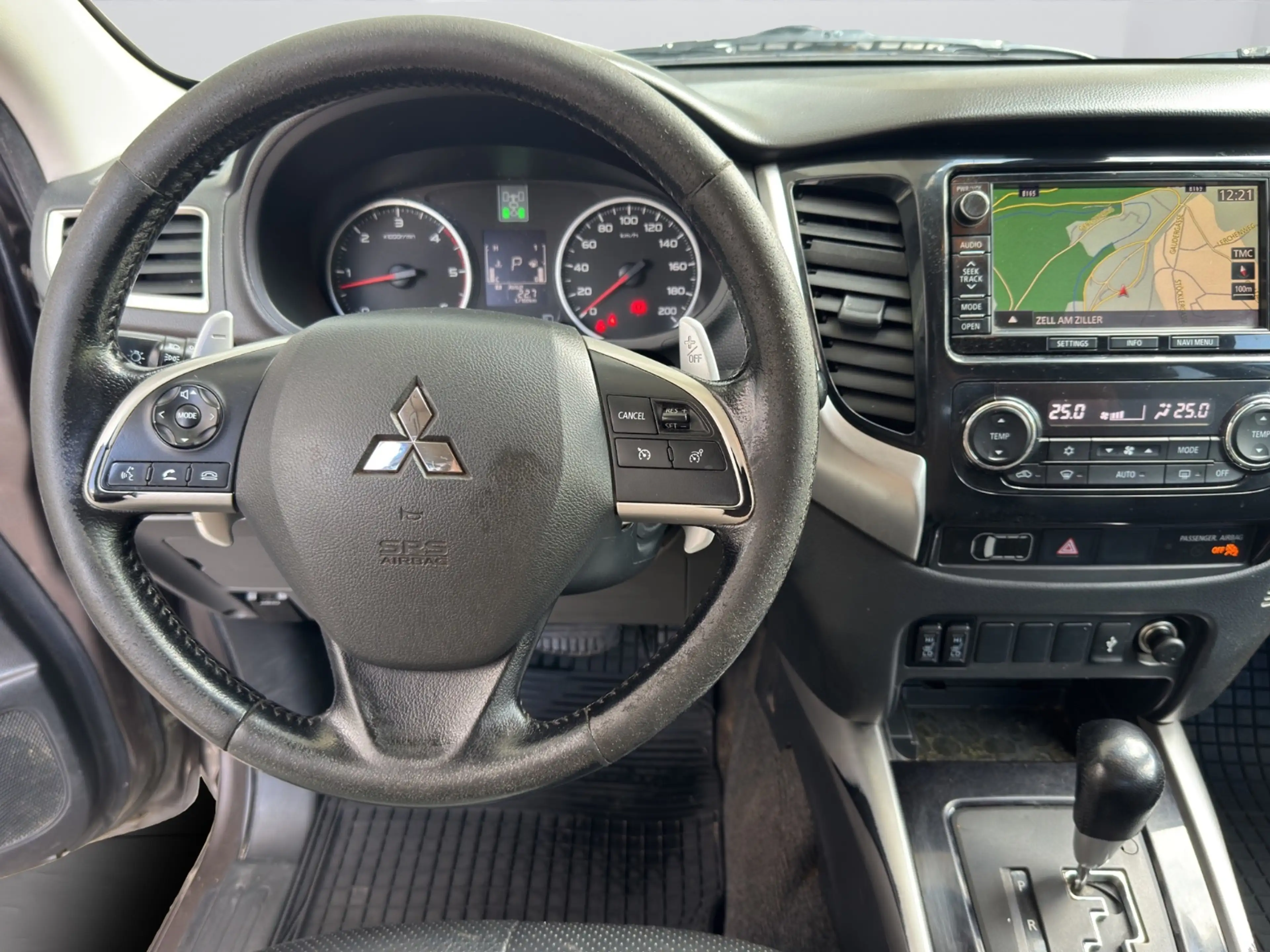 Mitsubishi L200 — photo 10