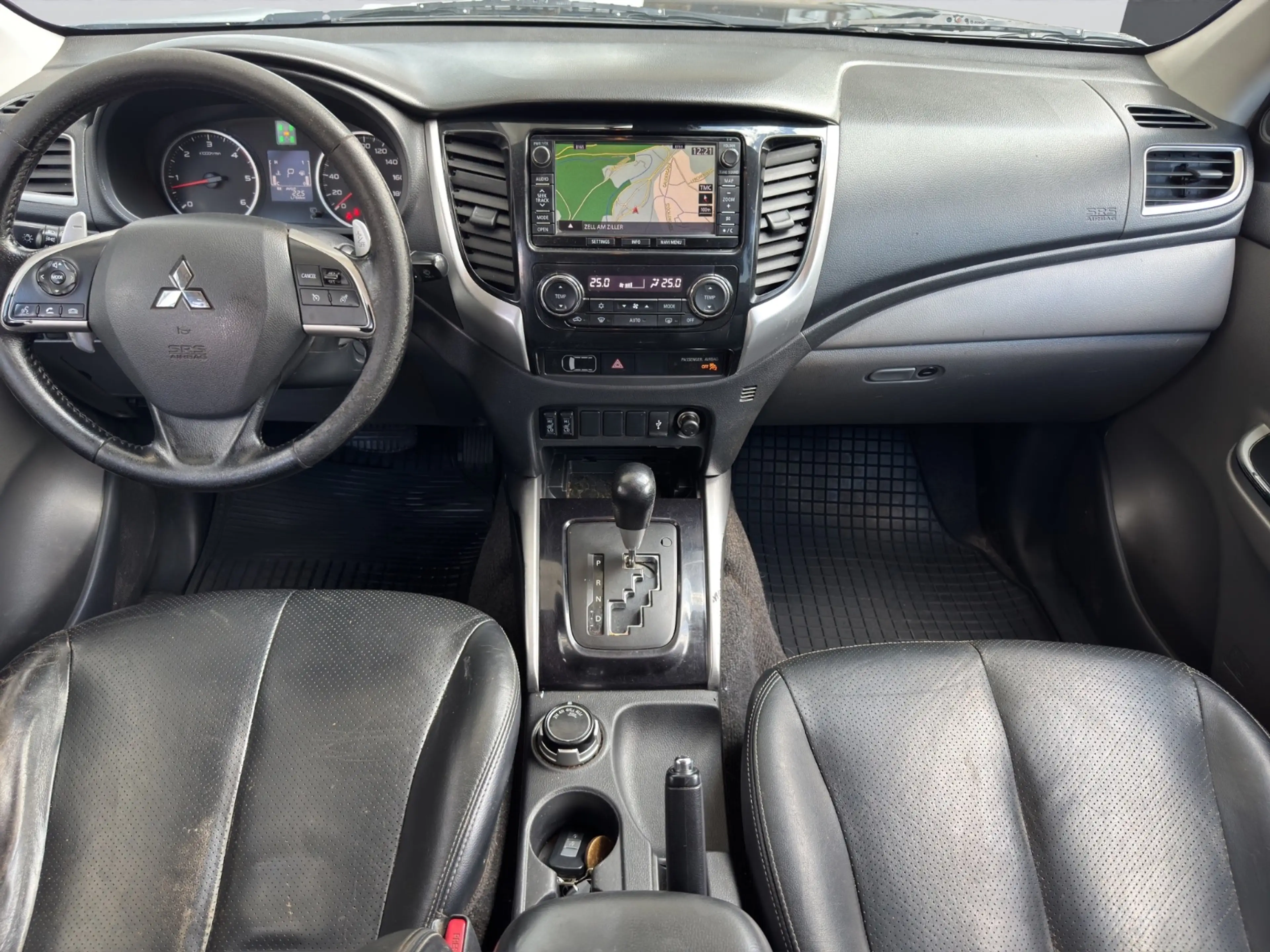 Mitsubishi L200 — photo 9