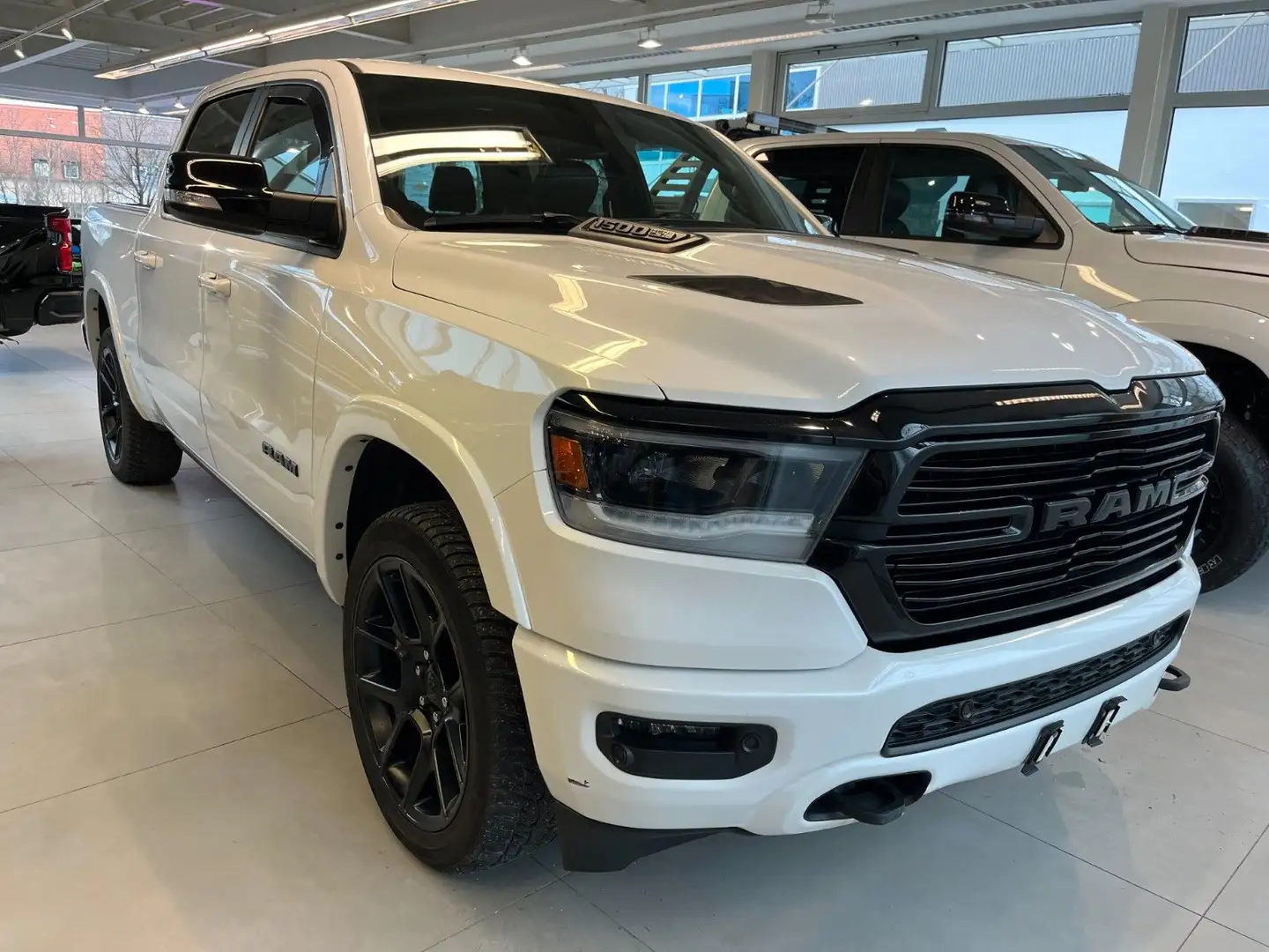 Dodge RAM 1500 Crew Cab Laramie Night *Luftf.*Pano*LPG Weiß - 2