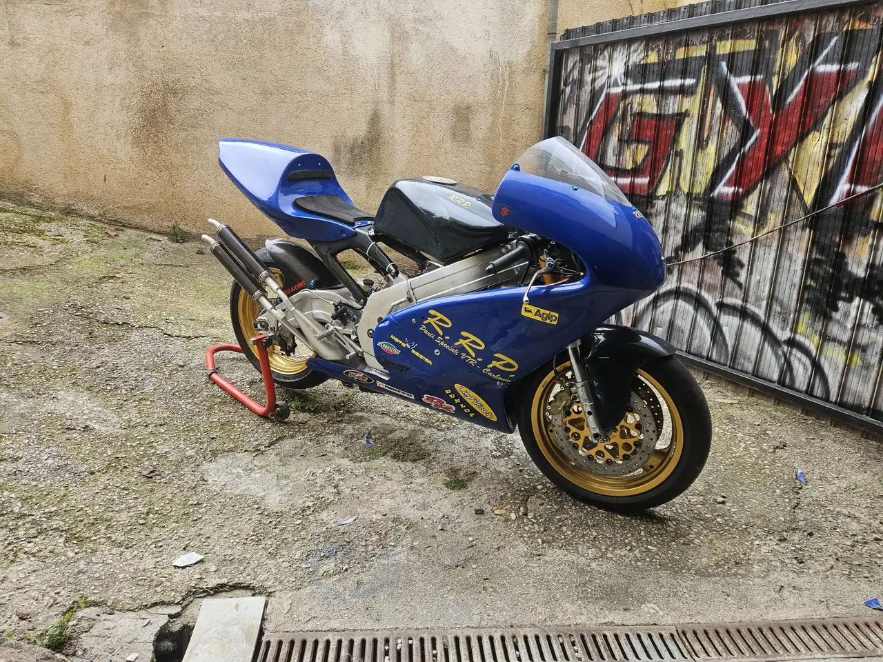 Suzuki RGV 250