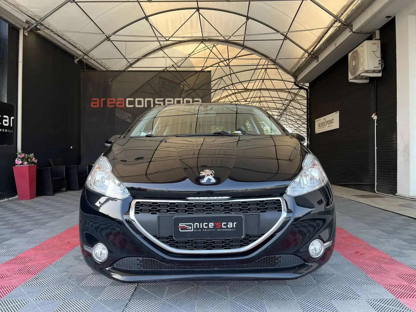 Peugeot 208 1.4 HDi 68 CV 5 porte Allure Nero - 2
