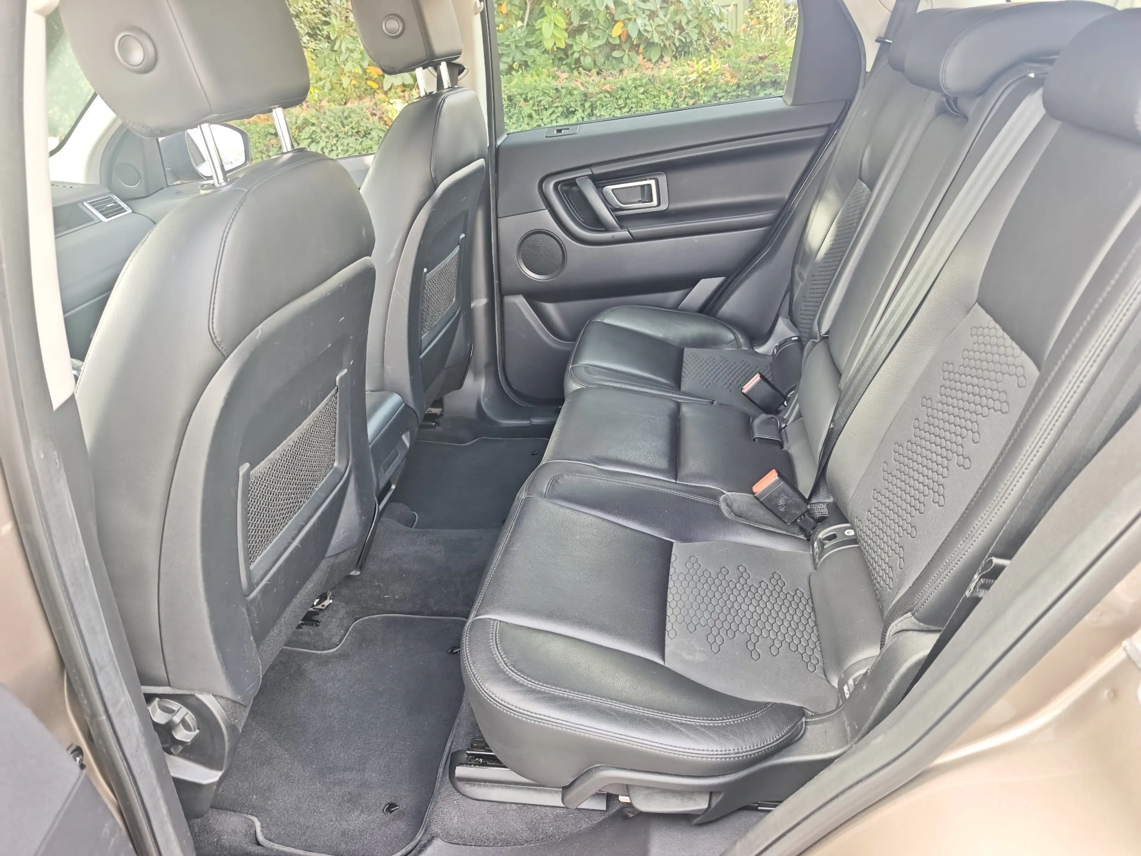 Land Rover Discovery Sport Mark III TD4 150ch Business — photo 11