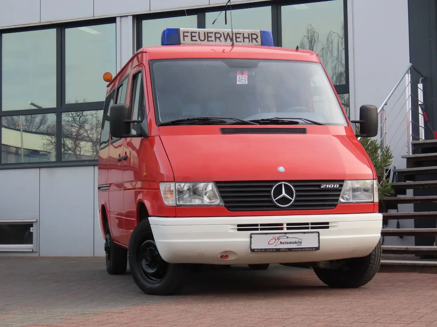 Mercedes-Benz Sprinter 210 D Feuerwehr 8-Sitzer Rot - 2