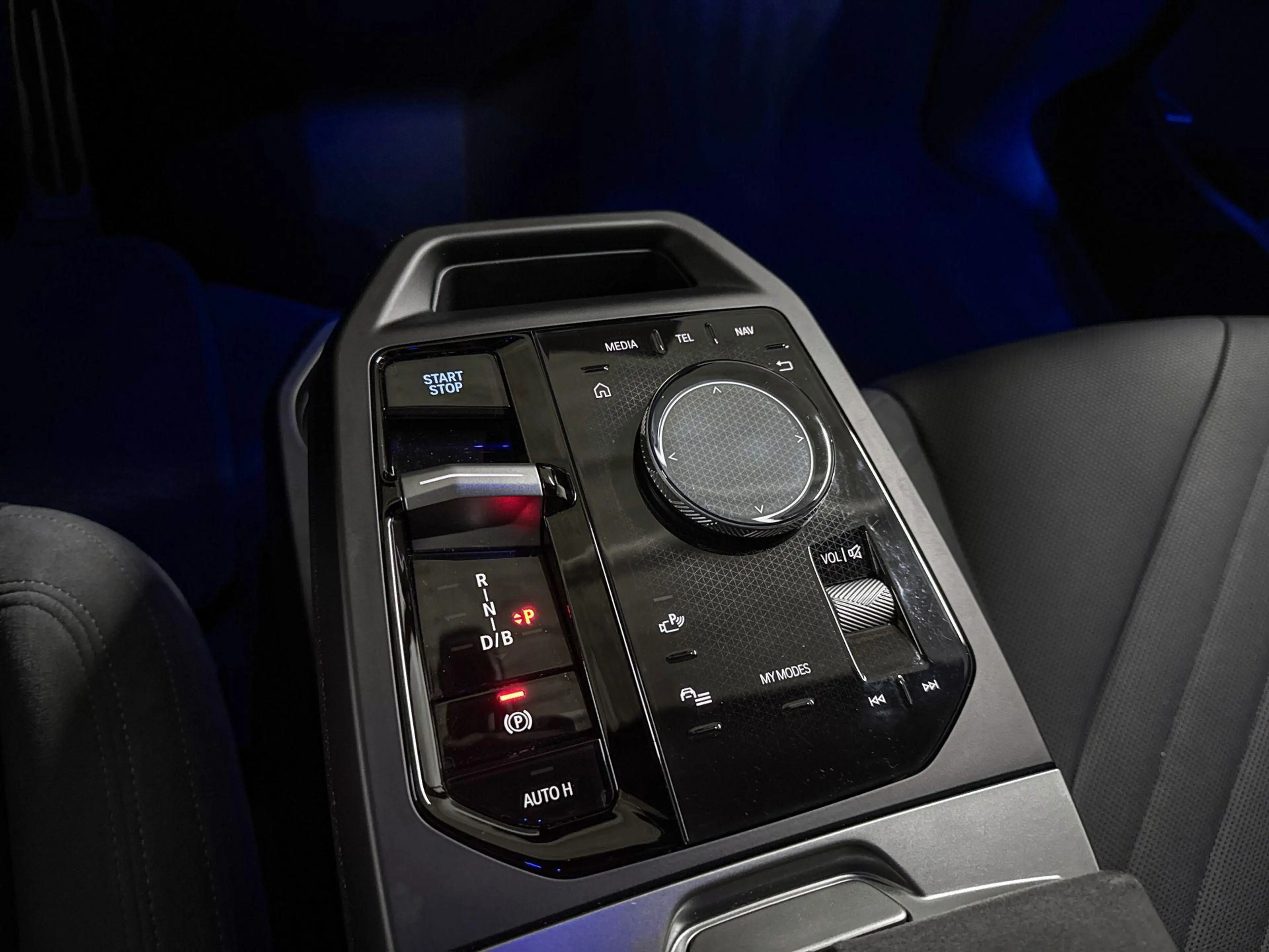 BMW iX xDrive60 112 kWh — photo 15