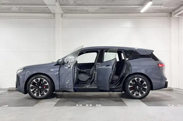 BMW Ix view 3