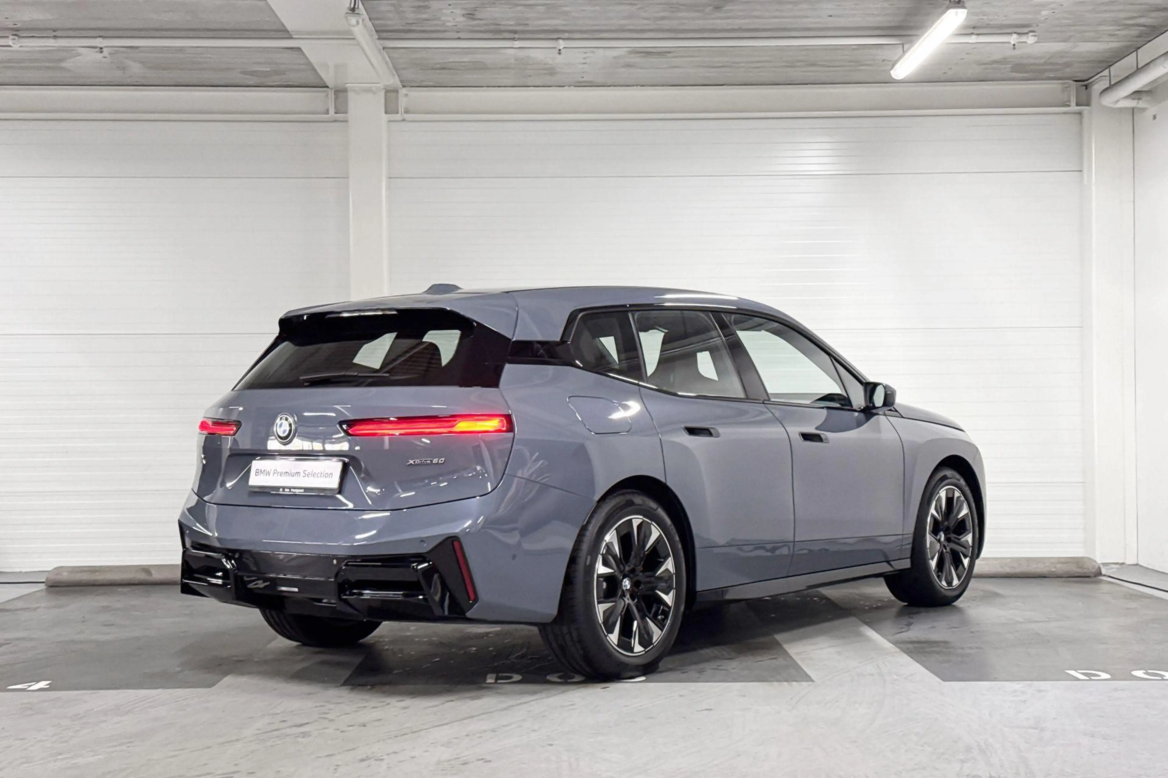 BMW iX xDrive60 112 kWh — photo 7
