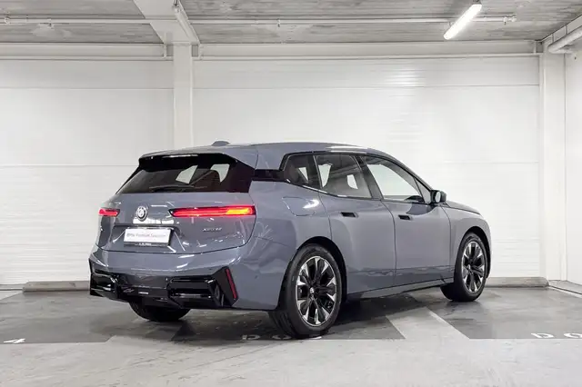 BMW Ix view 7