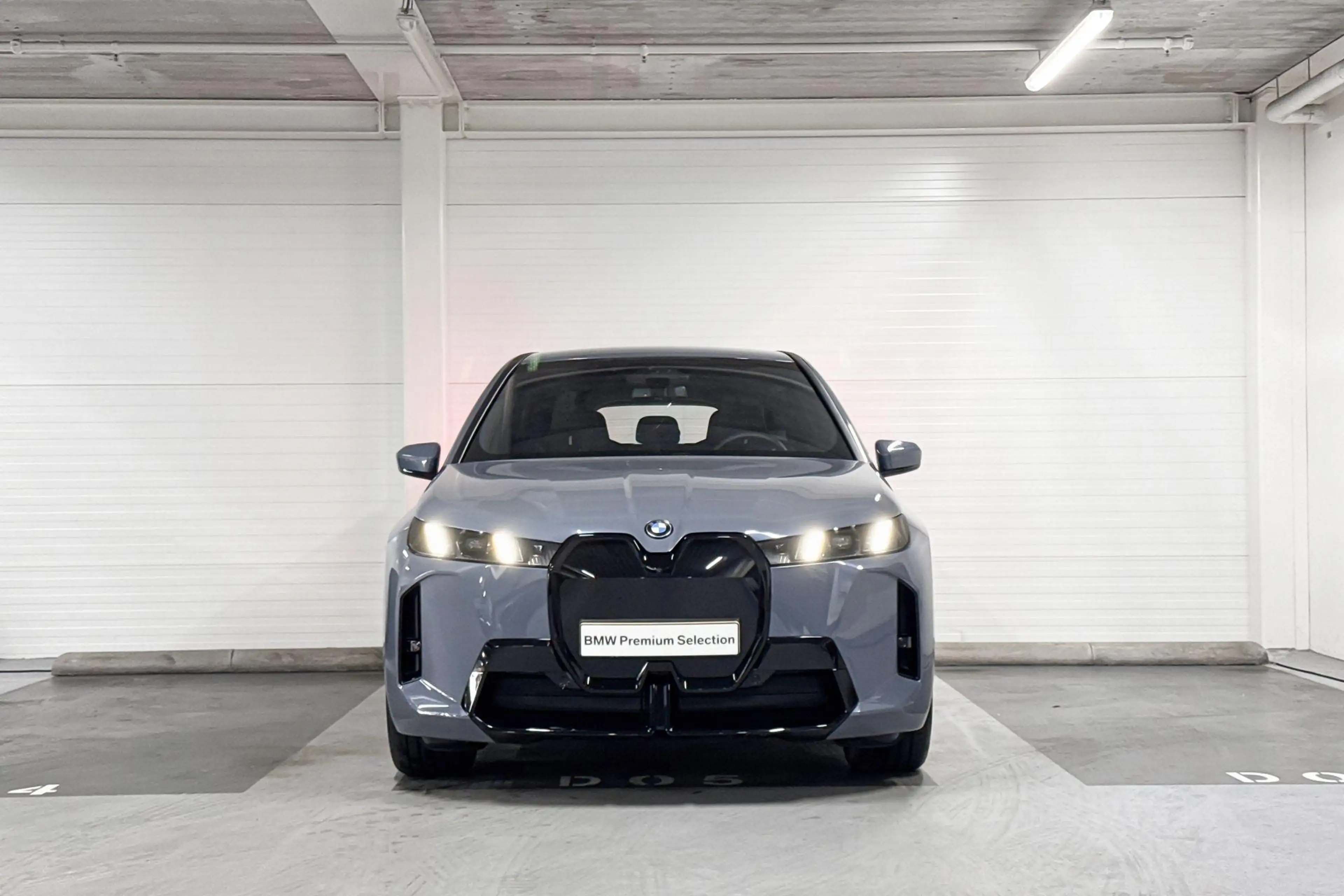 BMW iX xDrive60 112 kWh — photo 6
