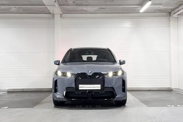 BMW Ix view 6