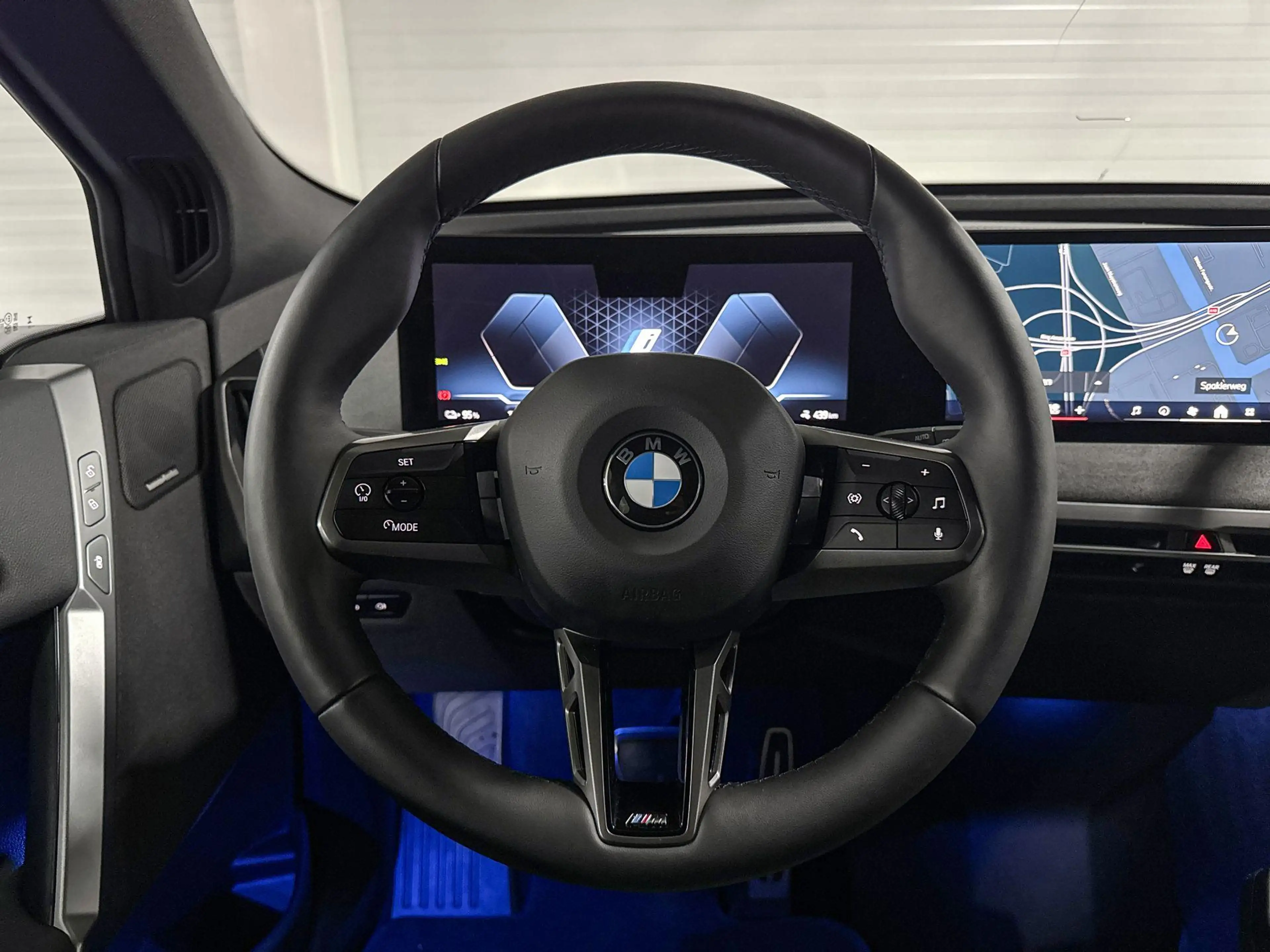 BMW iX xDrive60 112 kWh — photo 12