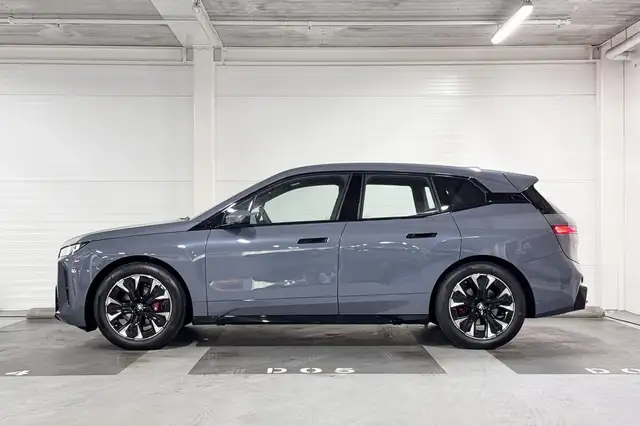BMW Ix view 2
