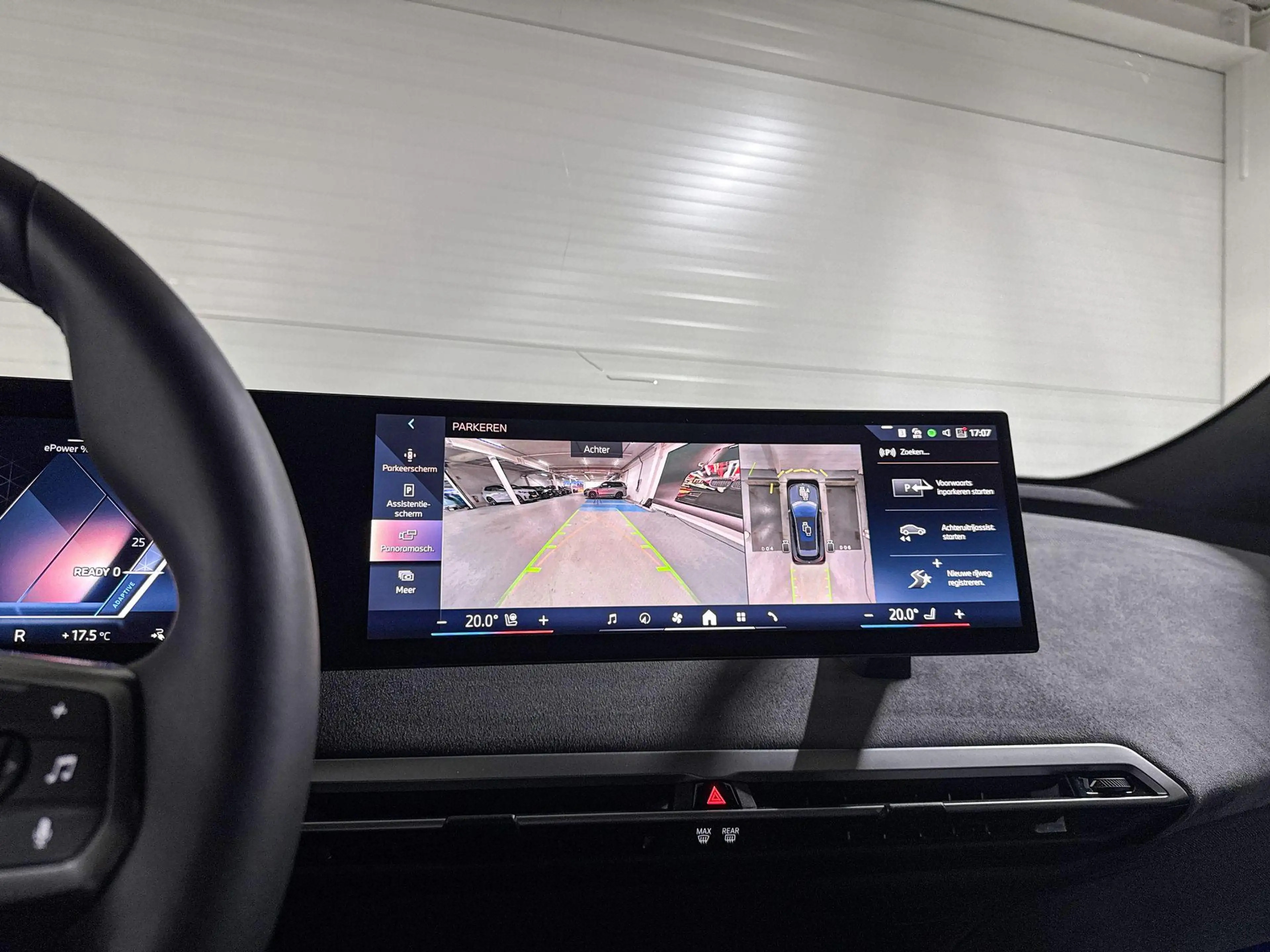 BMW iX xDrive60 112 kWh — photo 14