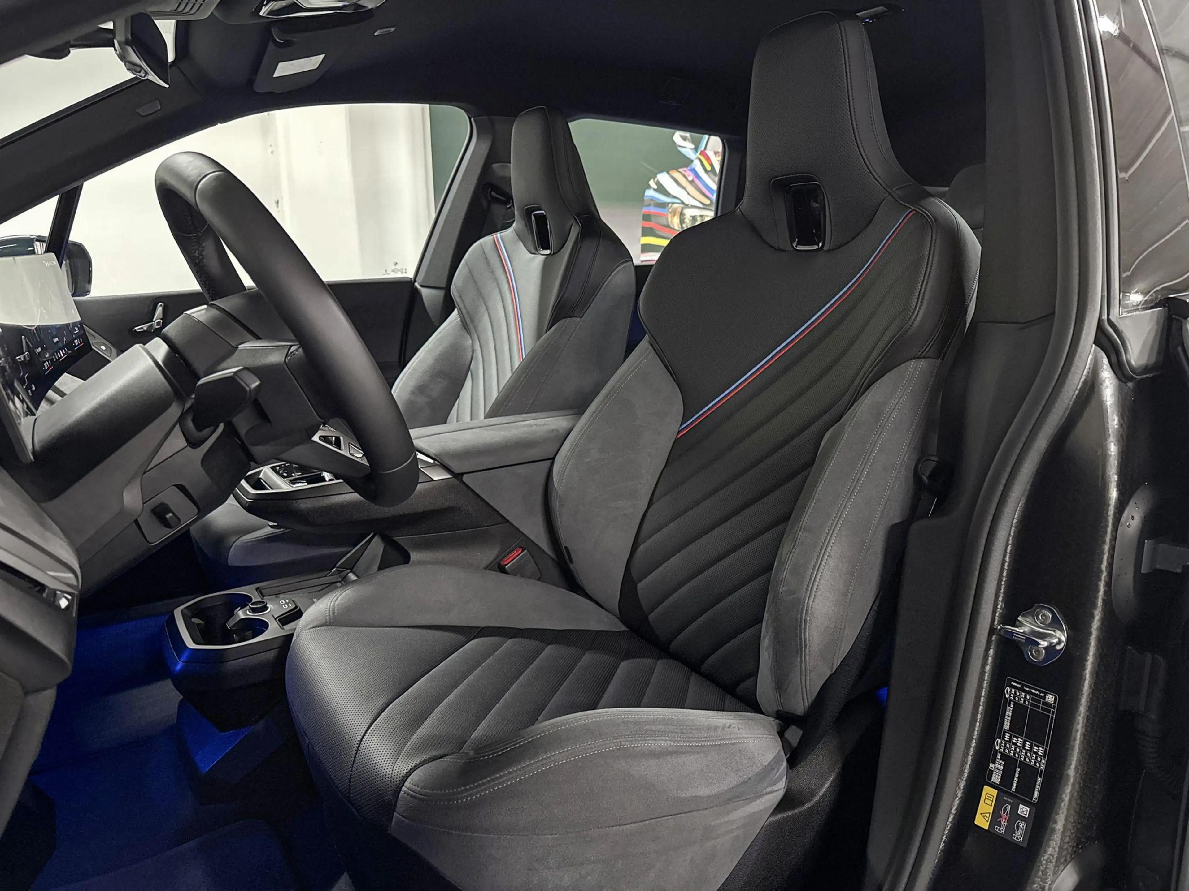 BMW iX xDrive60 112 kWh — photo 10