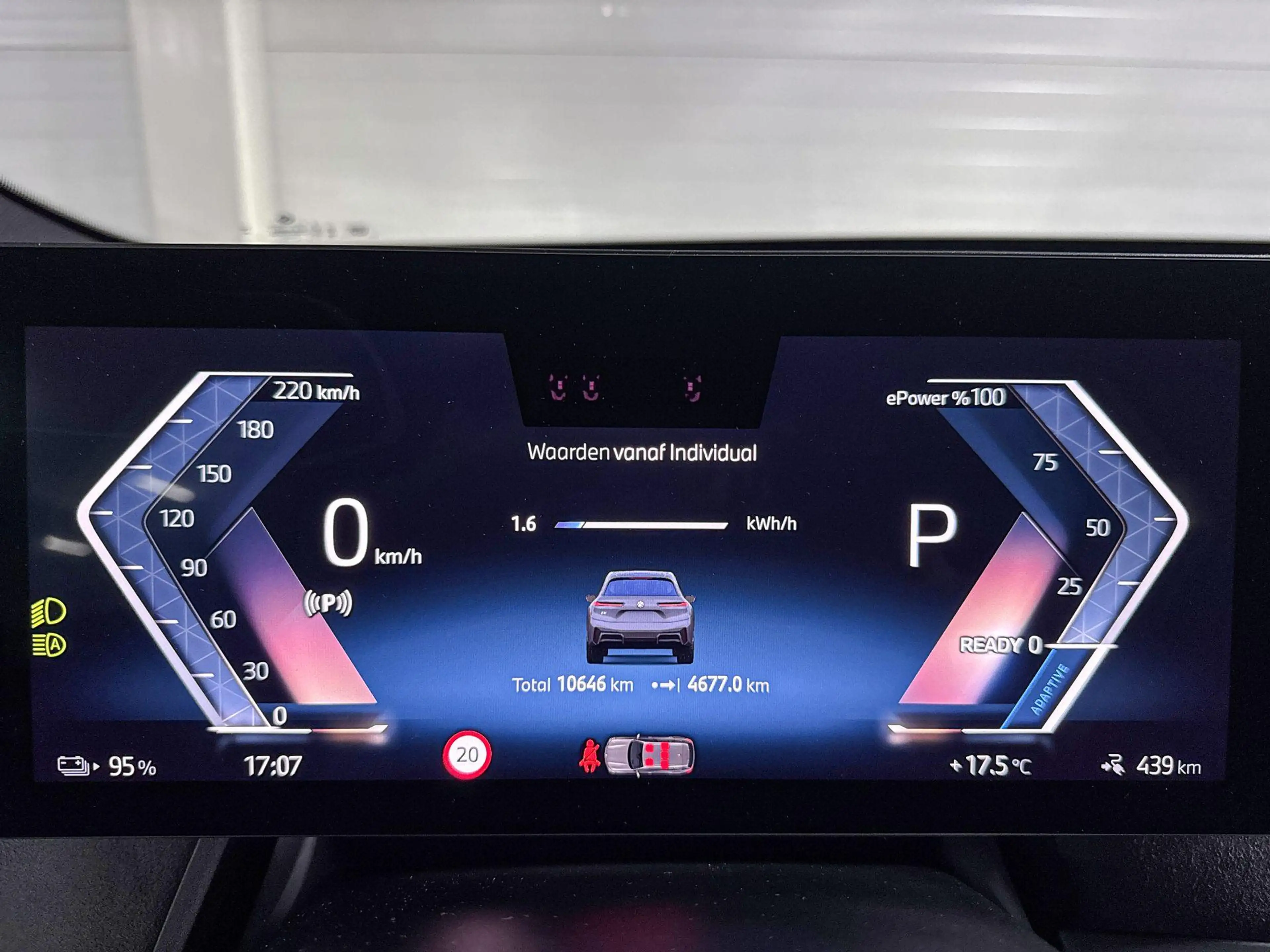 BMW iX xDrive60 112 kWh — photo 13