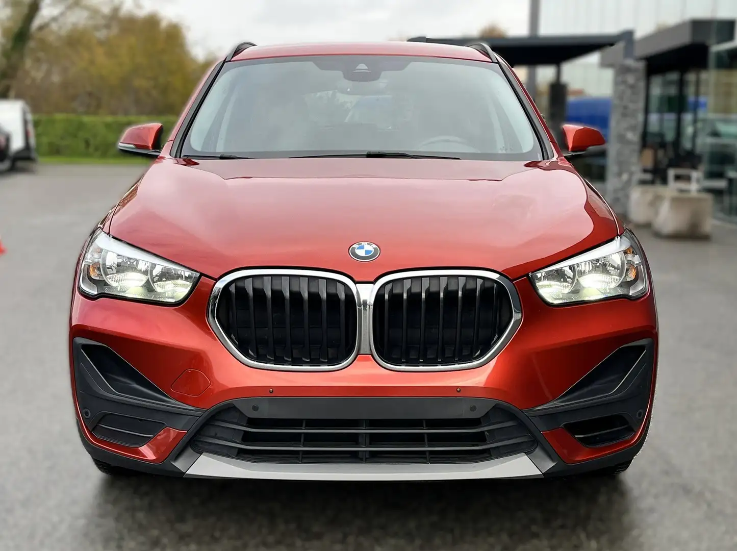 BMW X1 sDrive18i AUTOMAAT / CAMERA / NAVIGATIE / BTW AFTR Orange - 2