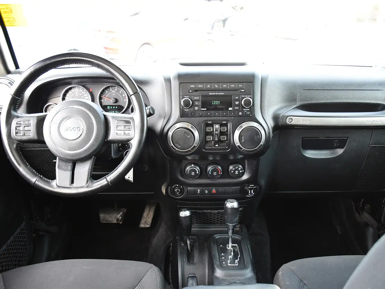 Jeep Wrangler снимка Jeep Wrangler