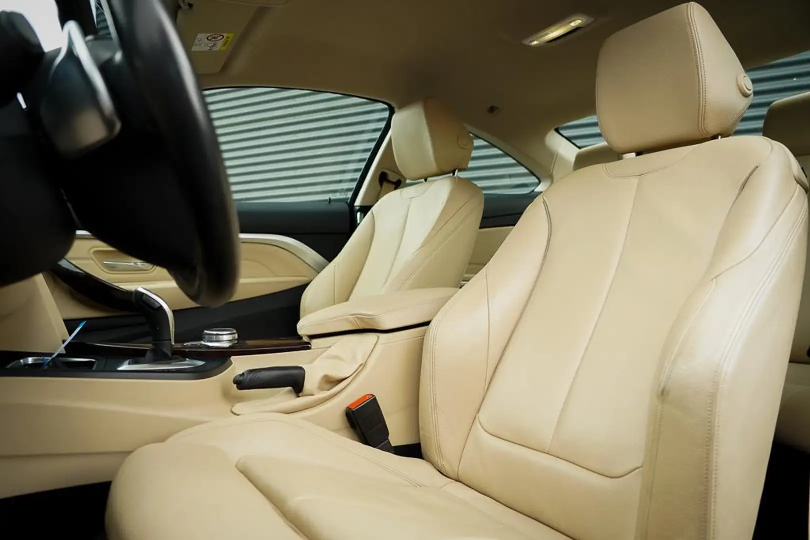 BMW 430 4-serie Coupé 430i High Executive / Leder / Navi P Grijs - 2